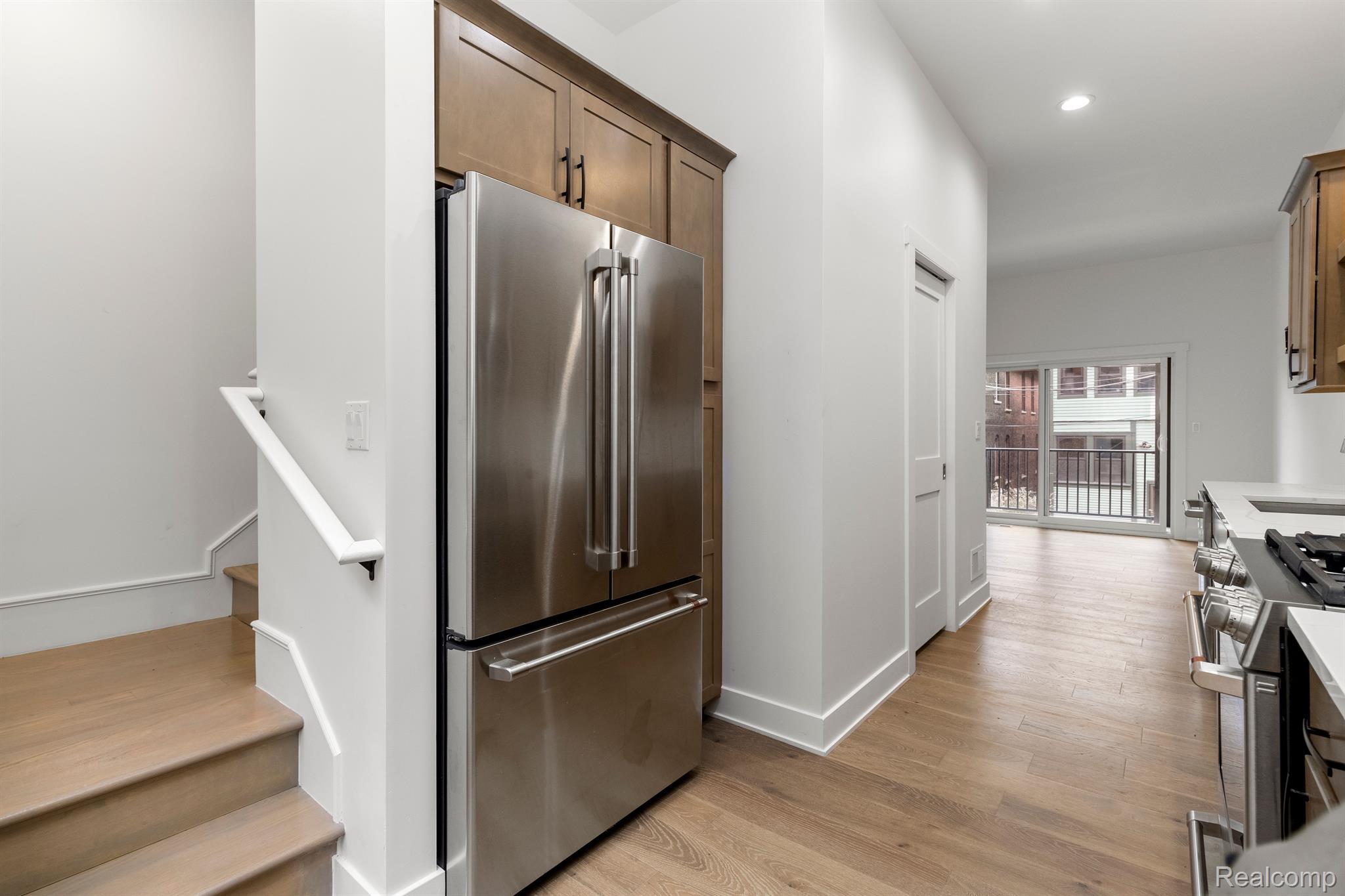 2037 11TH Street Unit: 4