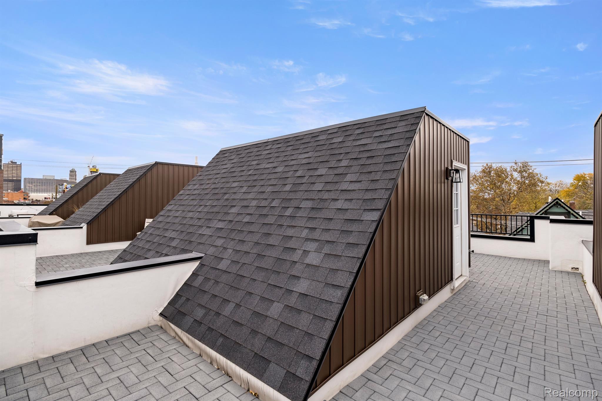 2037 11TH Street Unit: 4