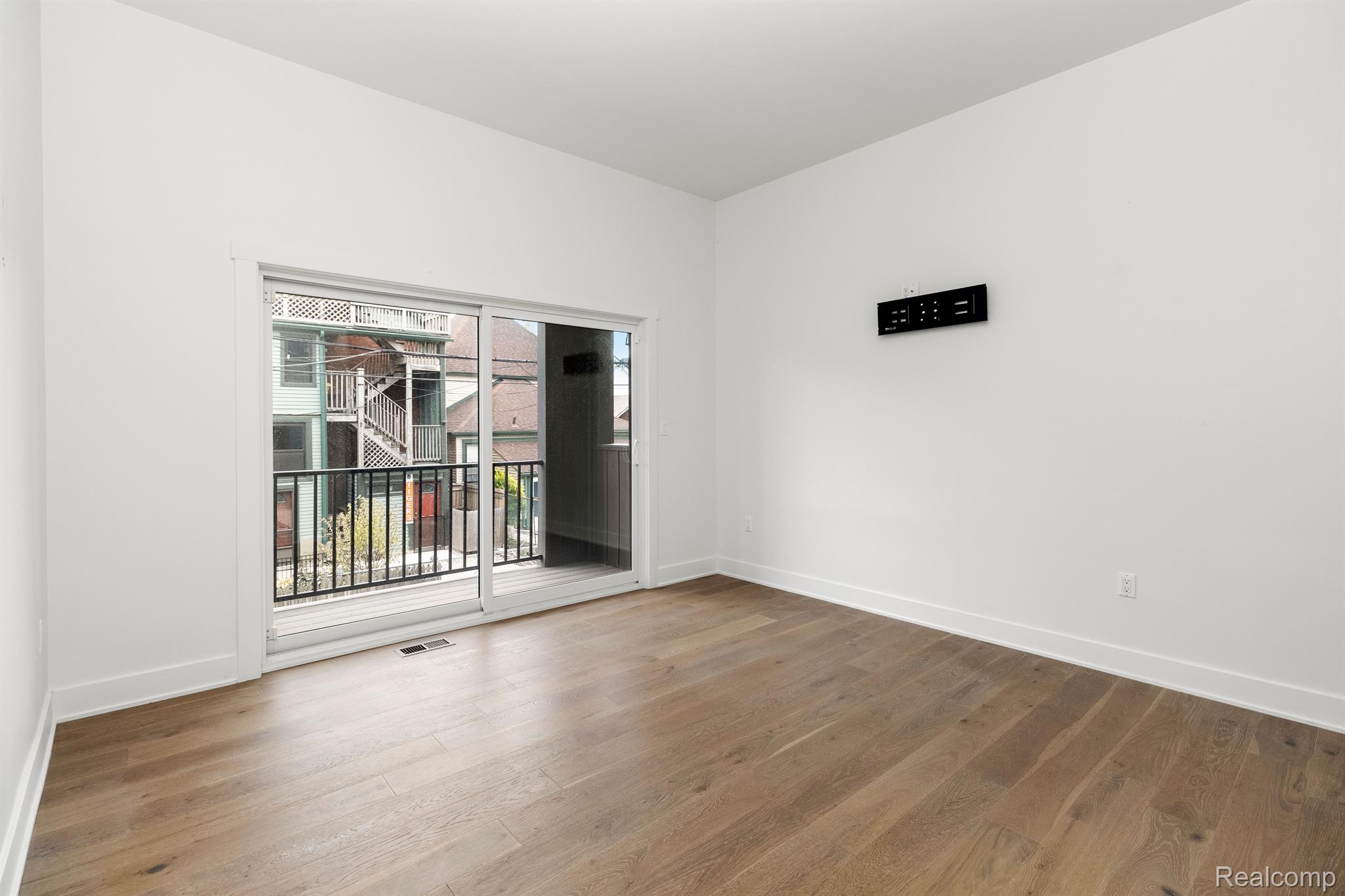 2037 11TH Street Unit: 4