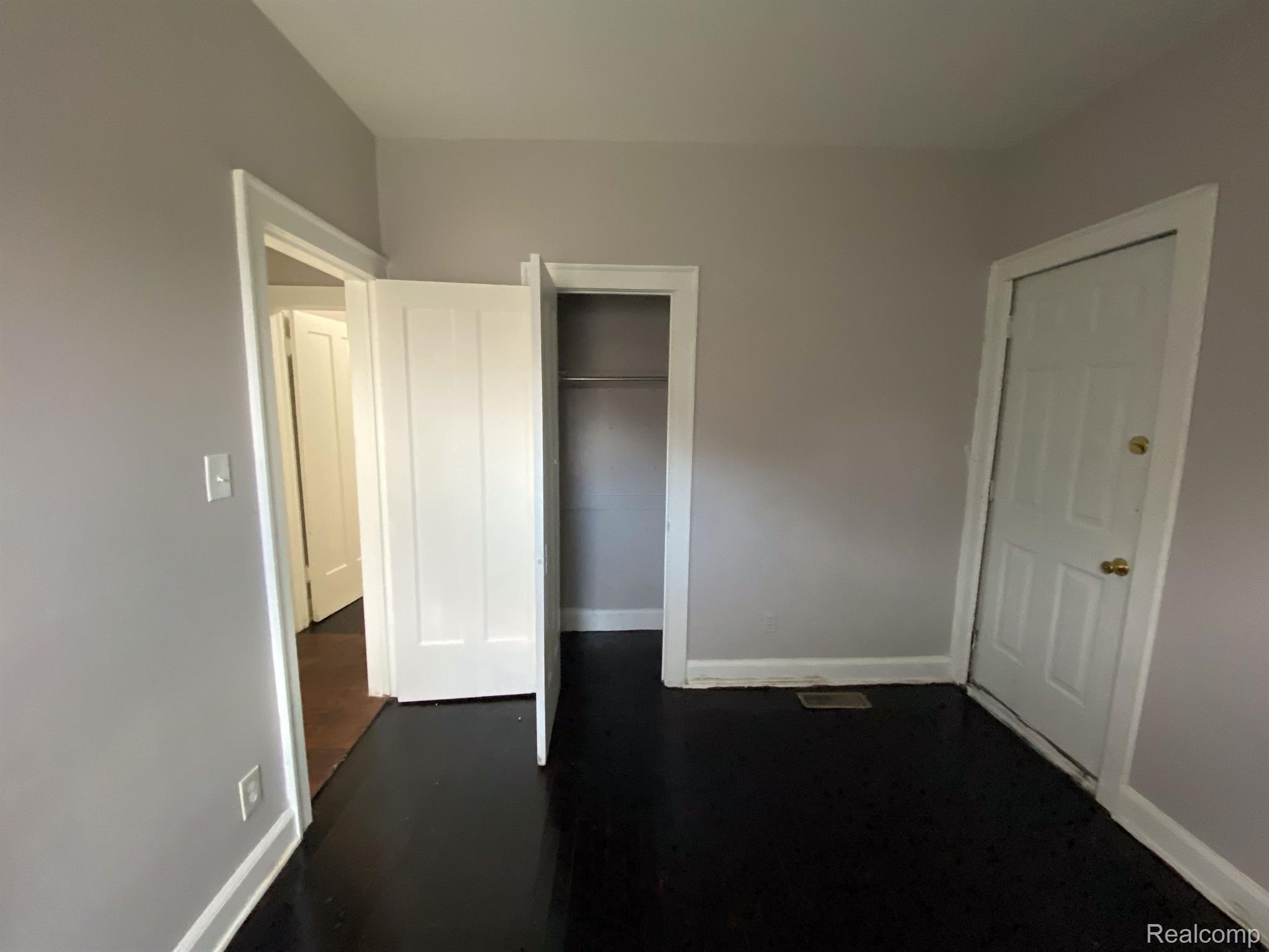 5283 LAKEVIEW Street