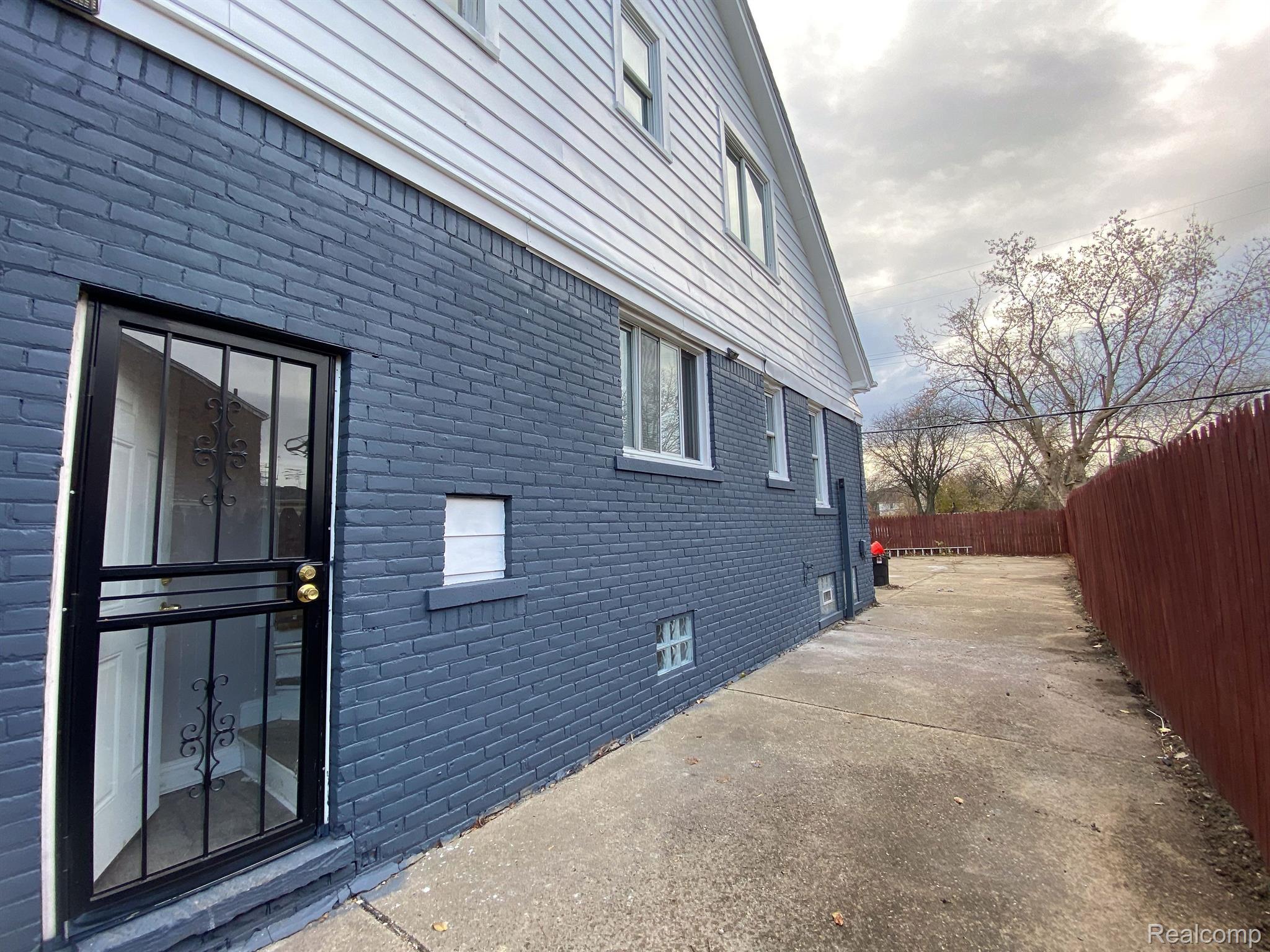 5283 LAKEVIEW Street