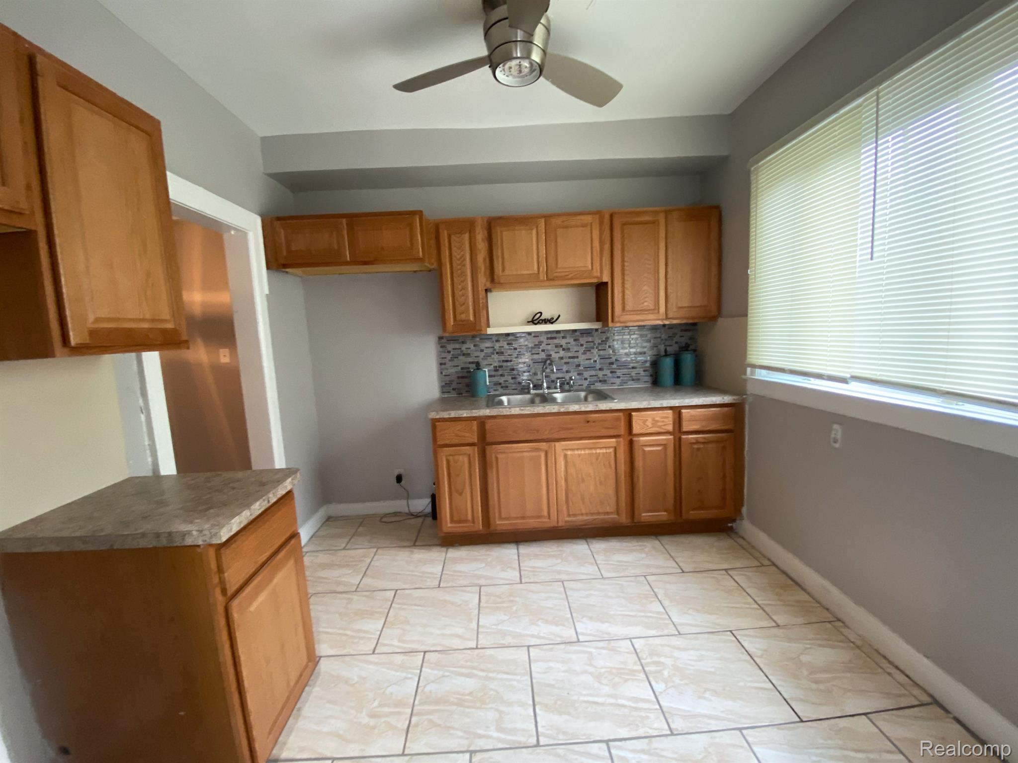 5283 LAKEVIEW Street