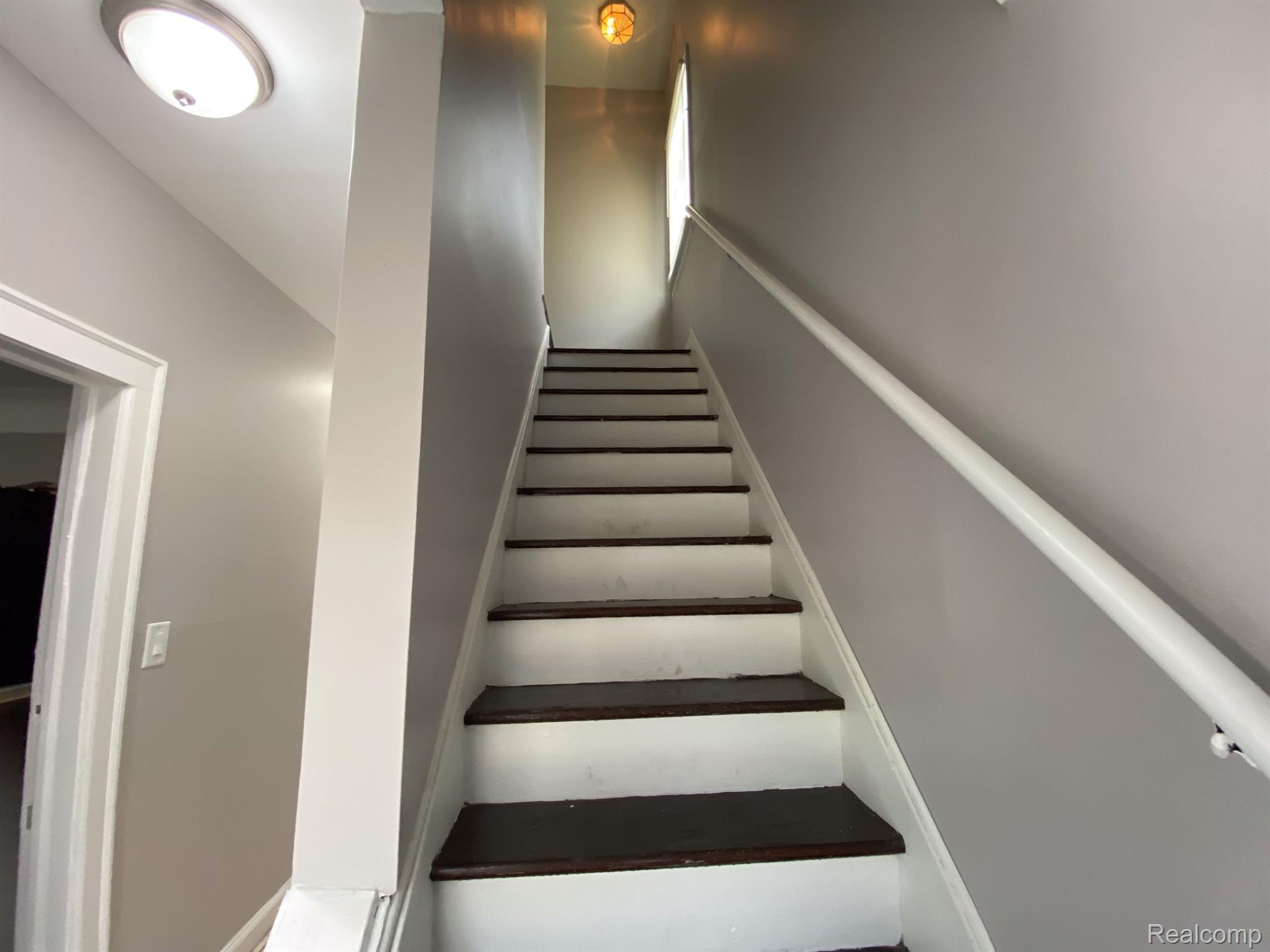 5283 LAKEVIEW Street