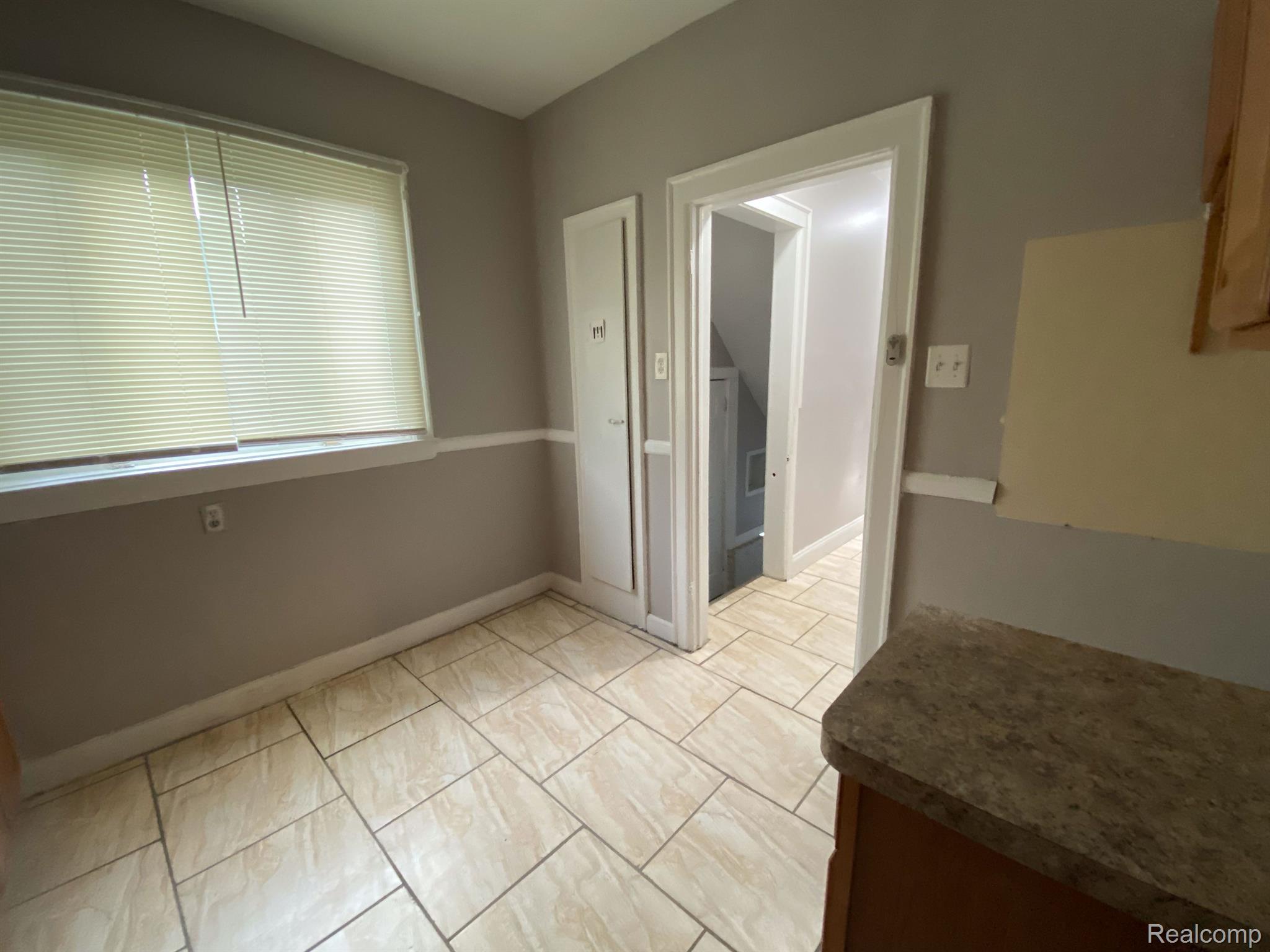 5283 LAKEVIEW Street