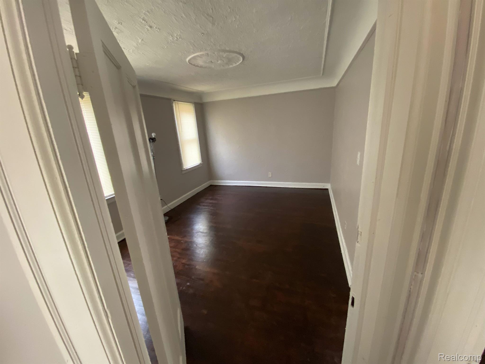 5283 LAKEVIEW Street