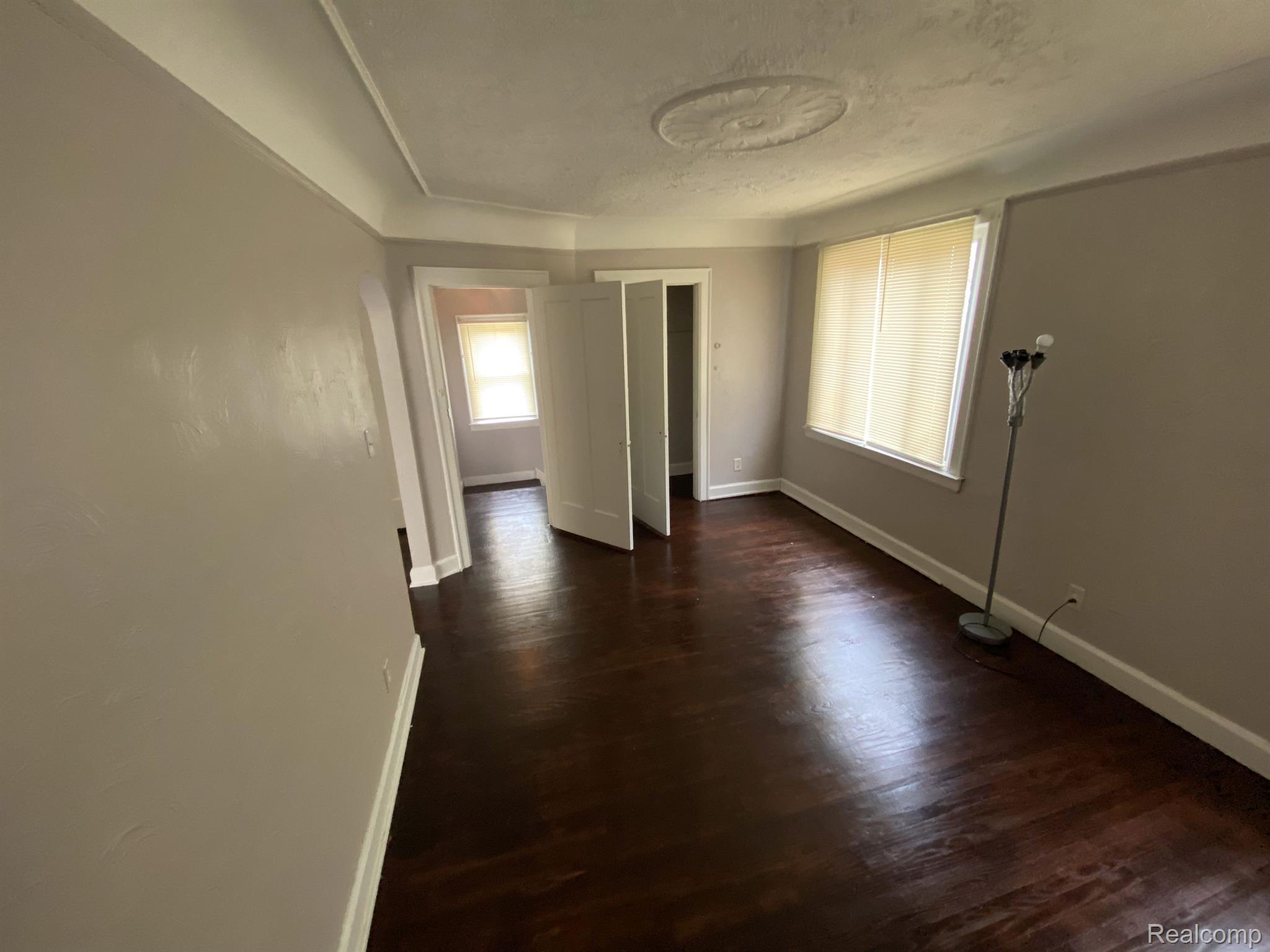 5283 LAKEVIEW Street