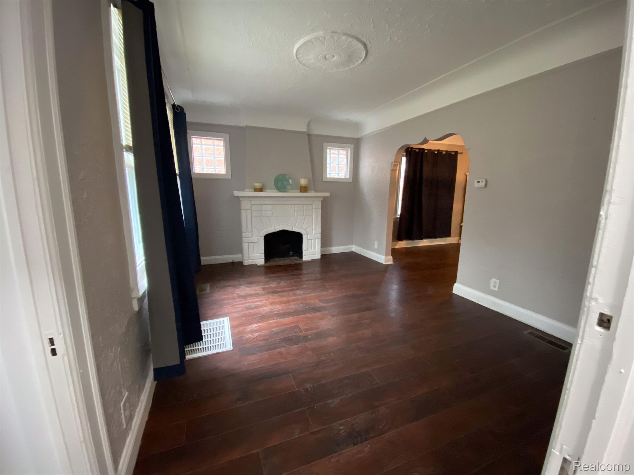 5283 LAKEVIEW Street