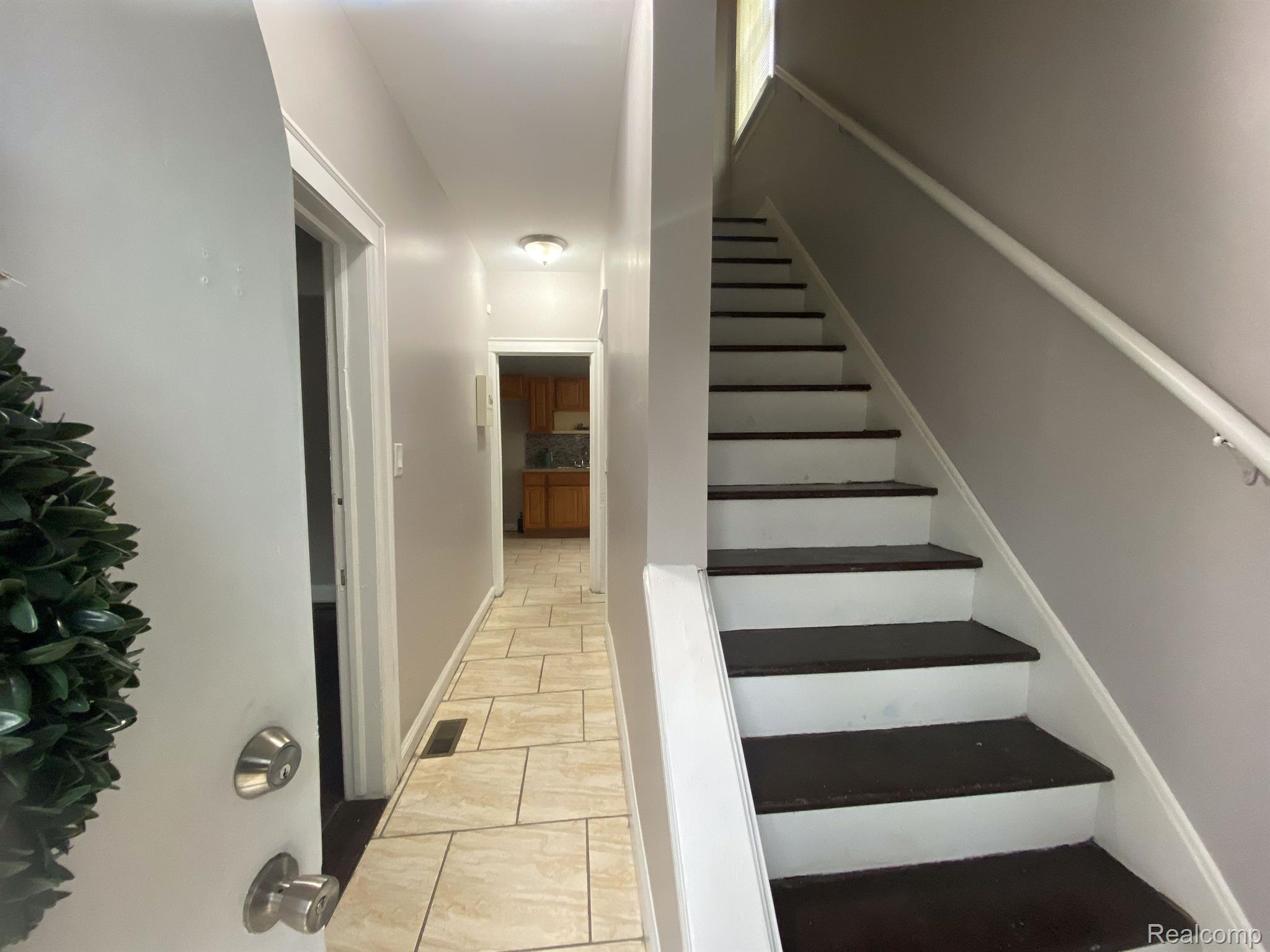 5283 LAKEVIEW Street