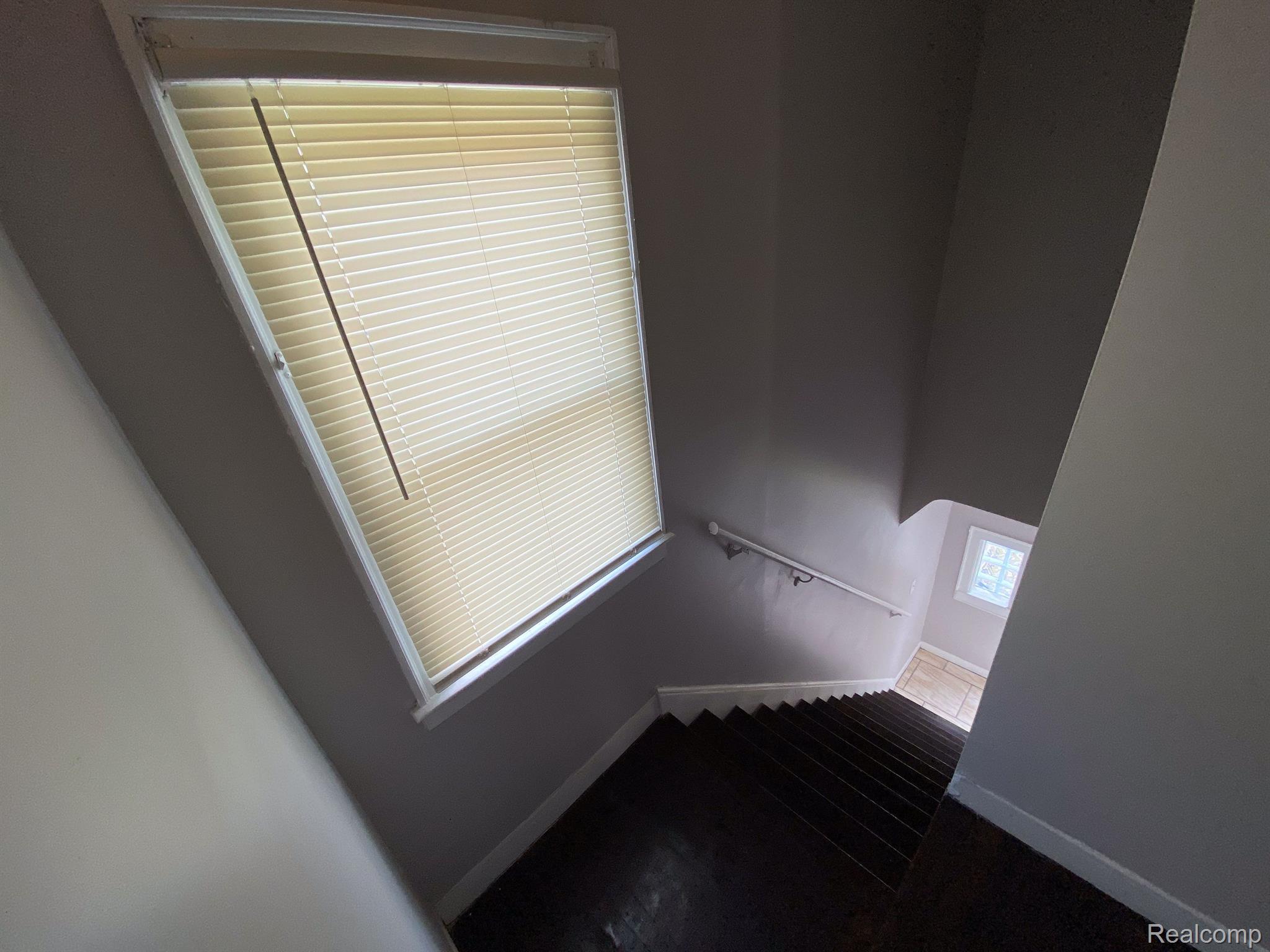 5283 LAKEVIEW Street