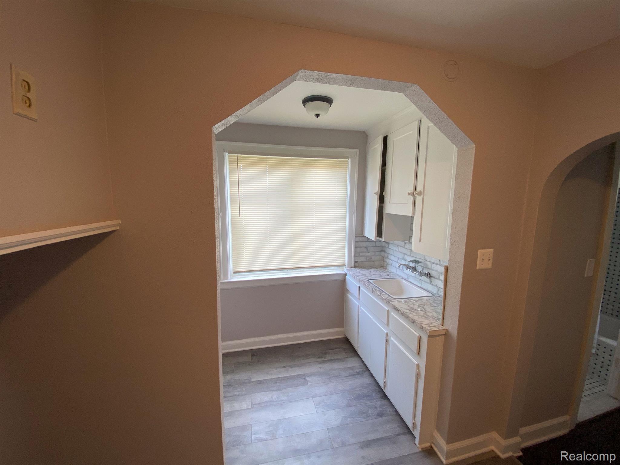 5283 LAKEVIEW Street