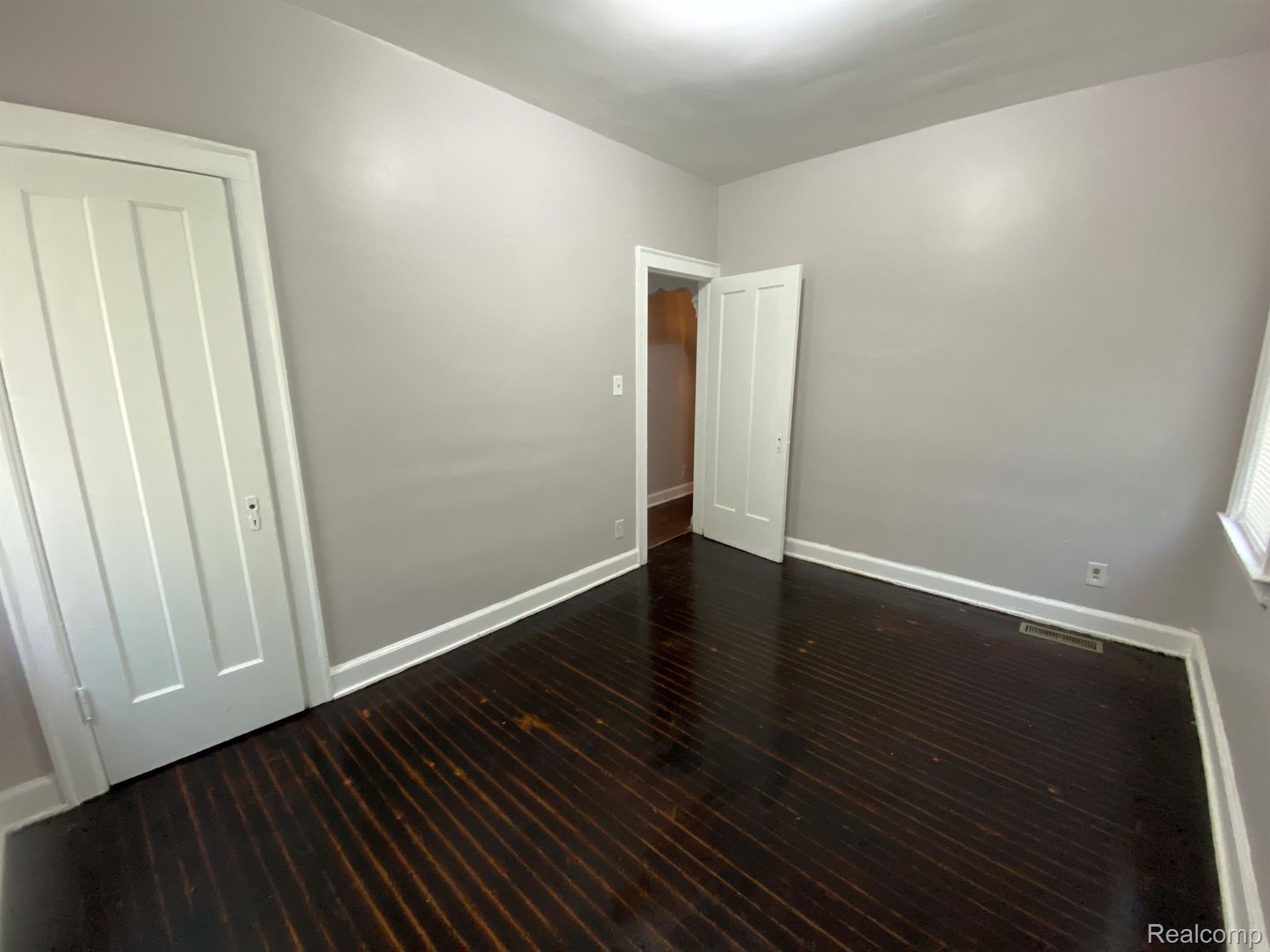 5283 LAKEVIEW Street