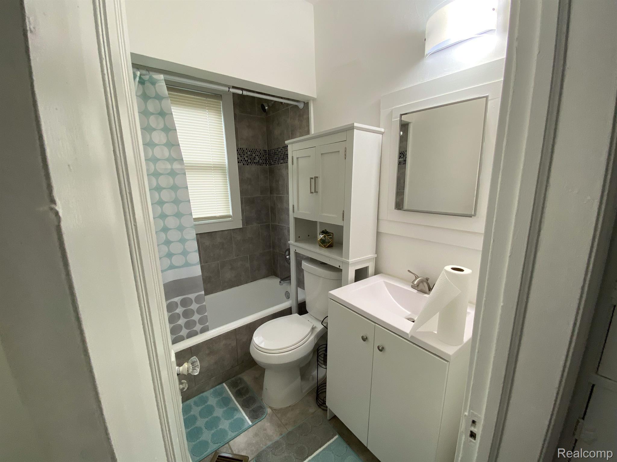 5283 LAKEVIEW Street