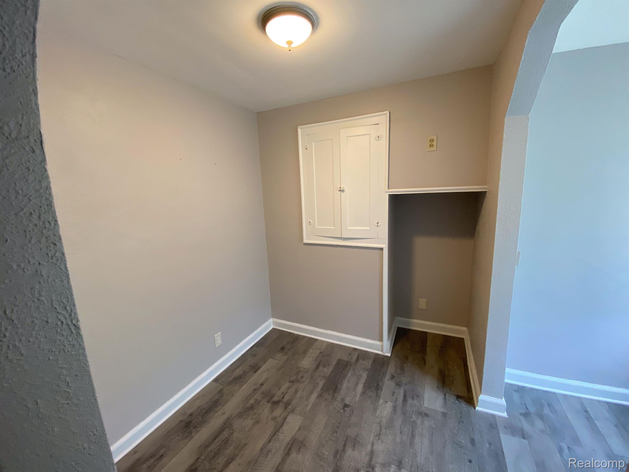 5283 LAKEVIEW Street