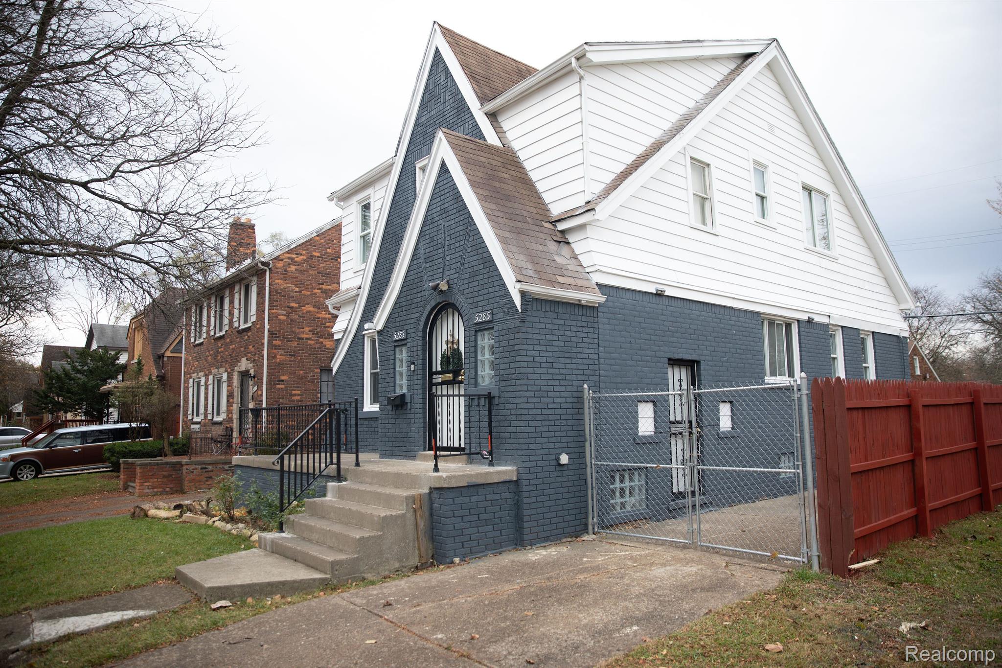 5283 LAKEVIEW Street