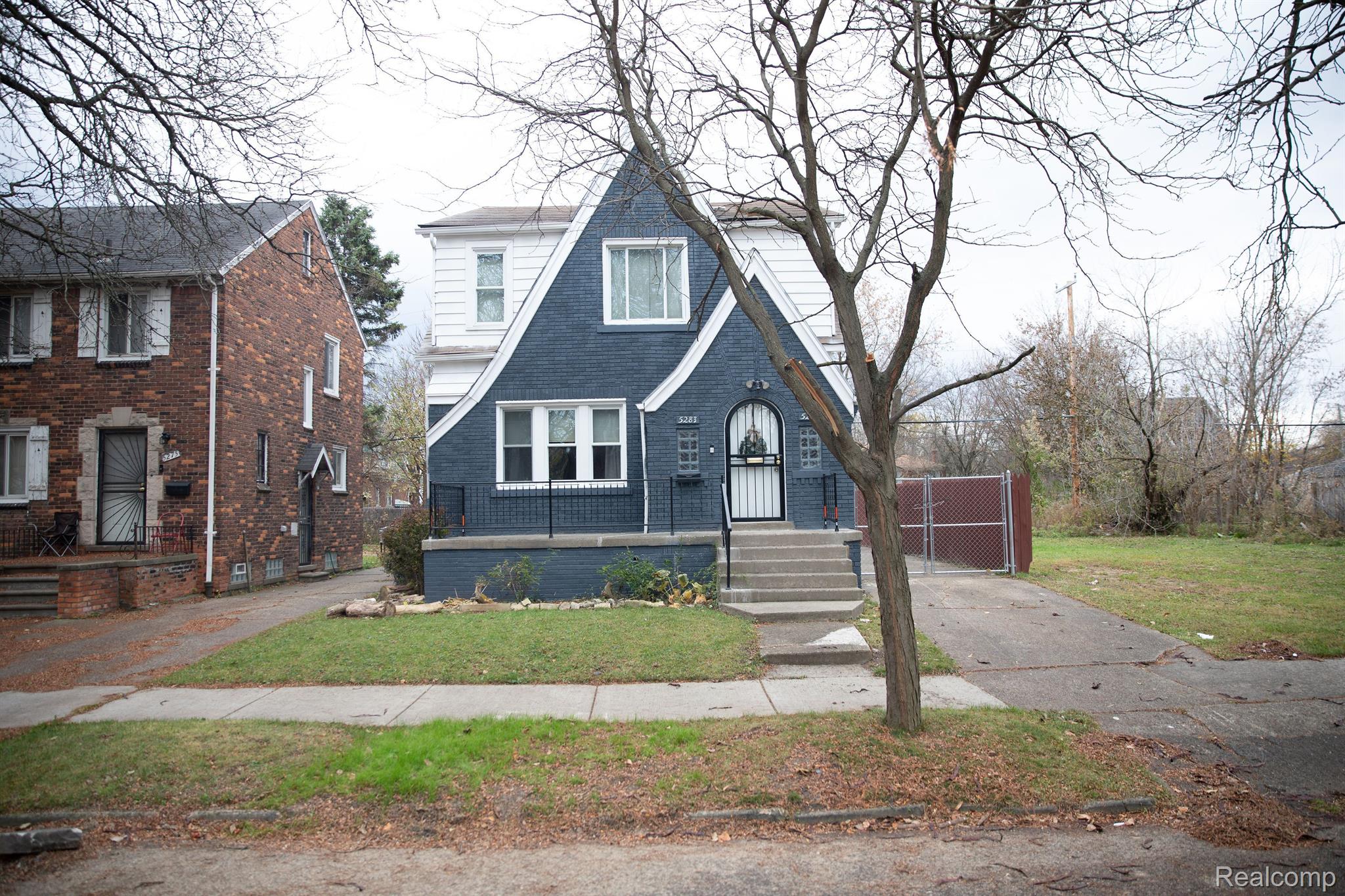 5283 LAKEVIEW Street