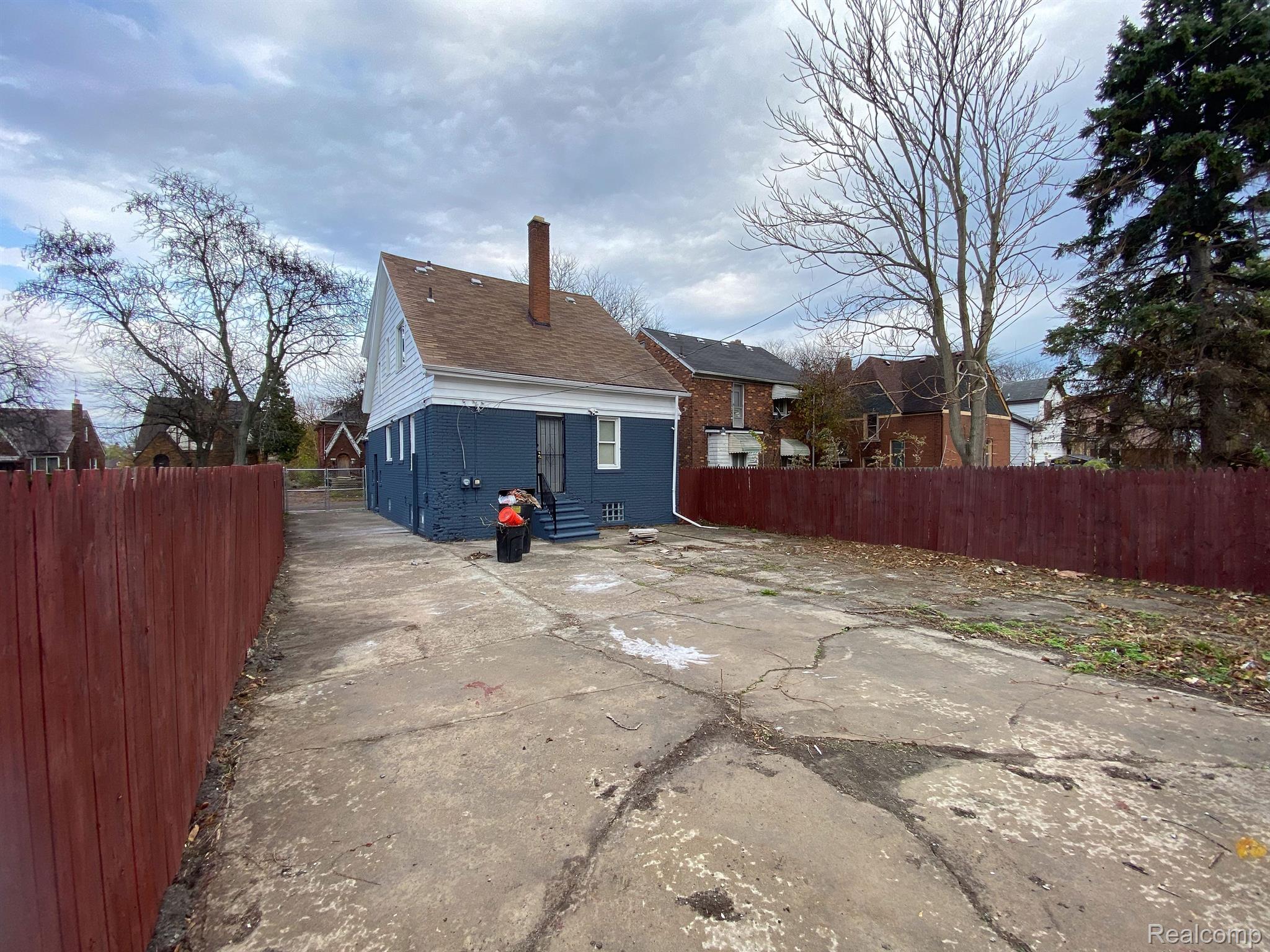 5283 LAKEVIEW Street