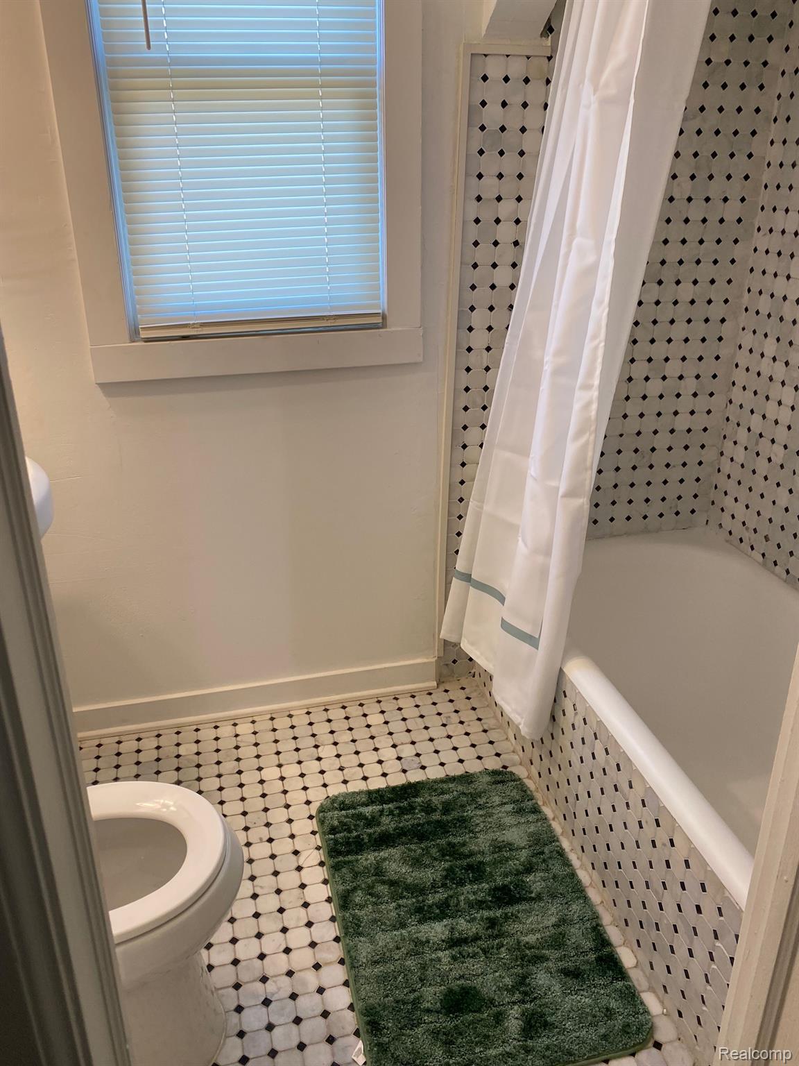 5283 LAKEVIEW Street