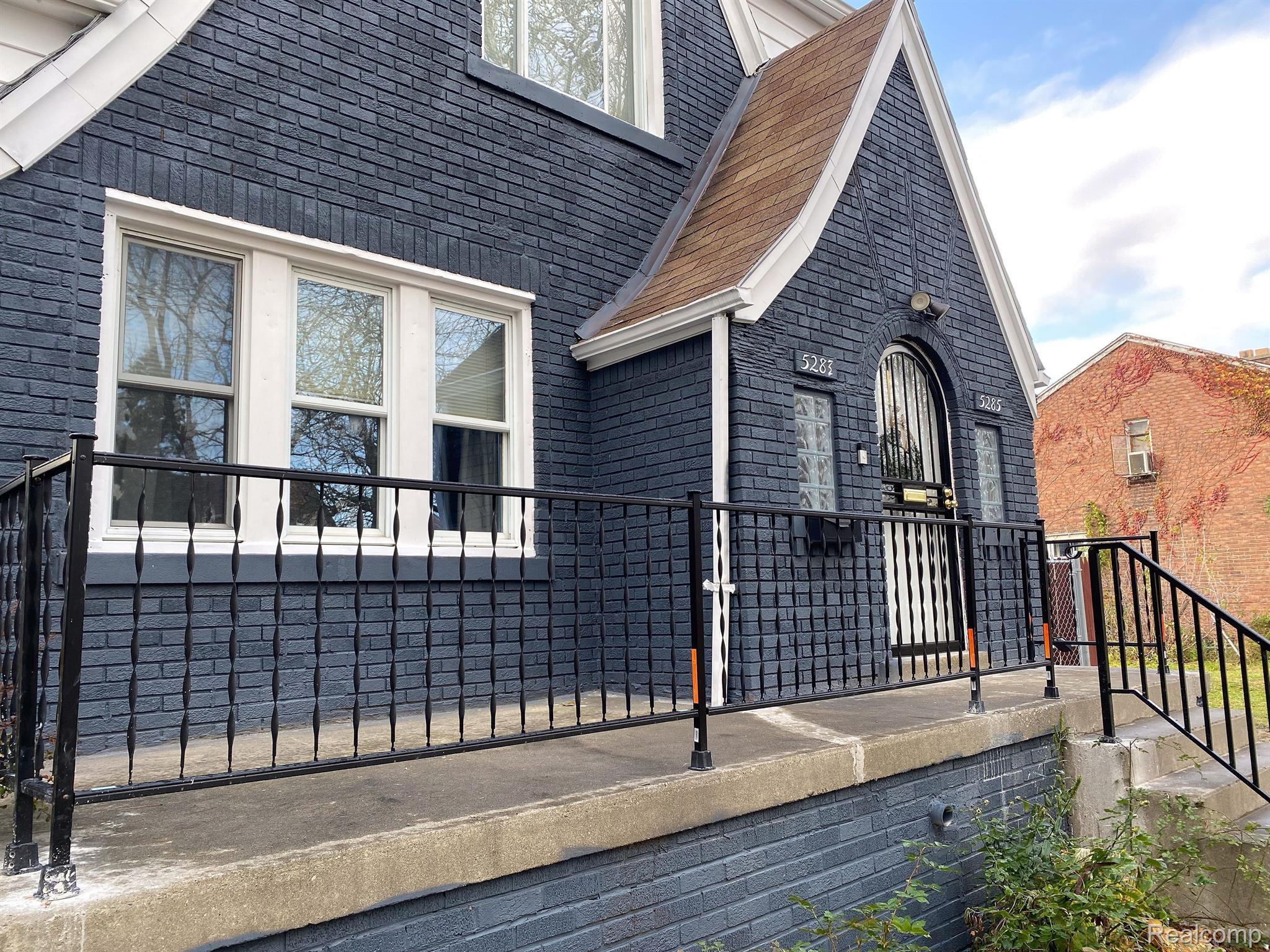 5283 LAKEVIEW Street