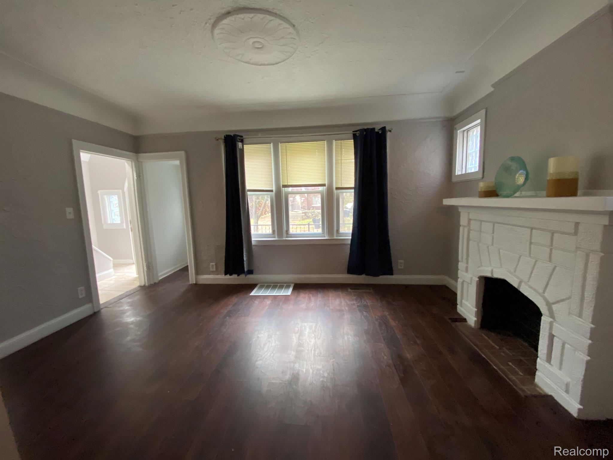 5283 LAKEVIEW Street