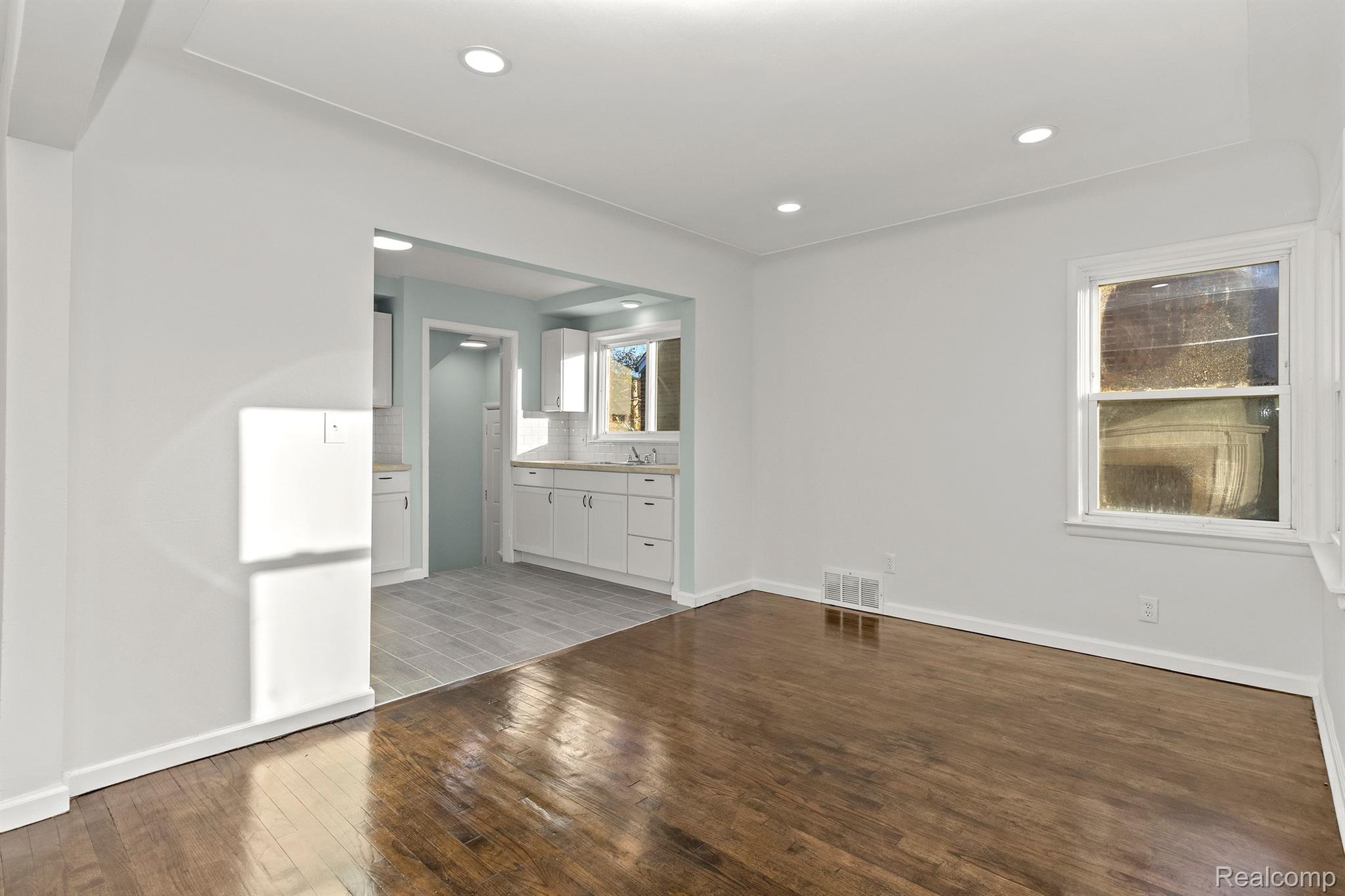 16860 FREELAND Street