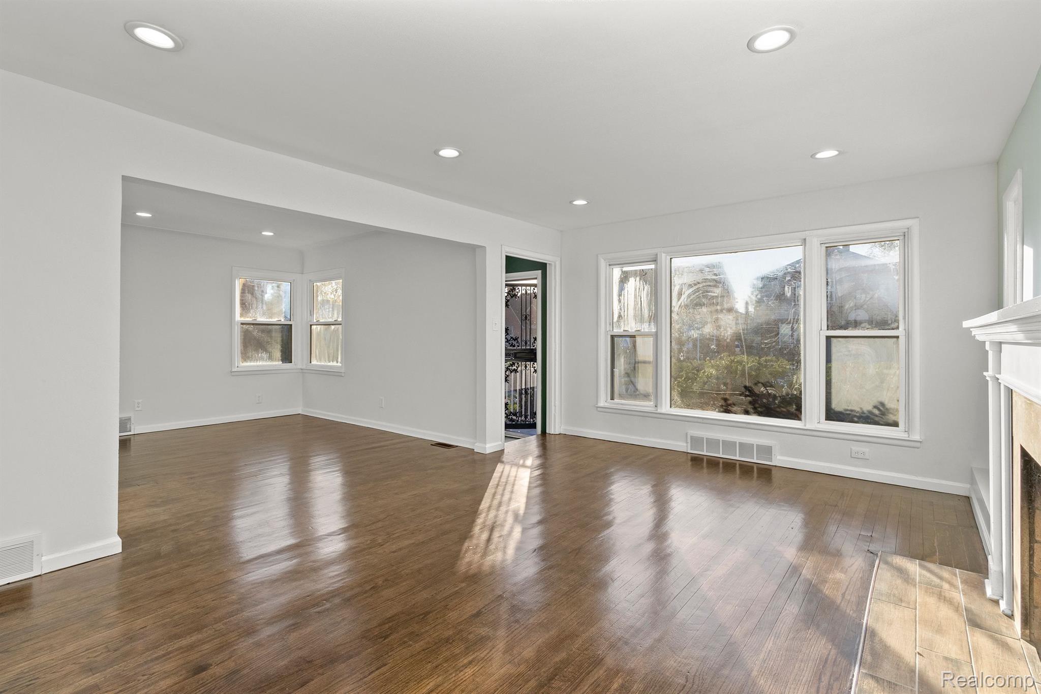 16860 FREELAND Street