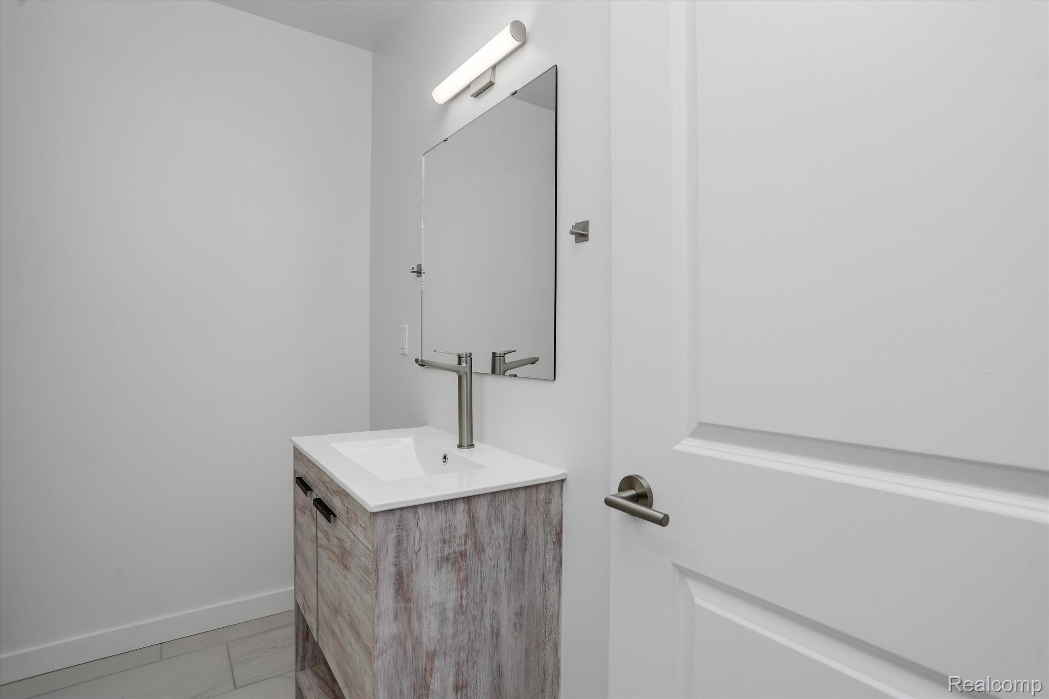 95 E Euclid St Unit: 104