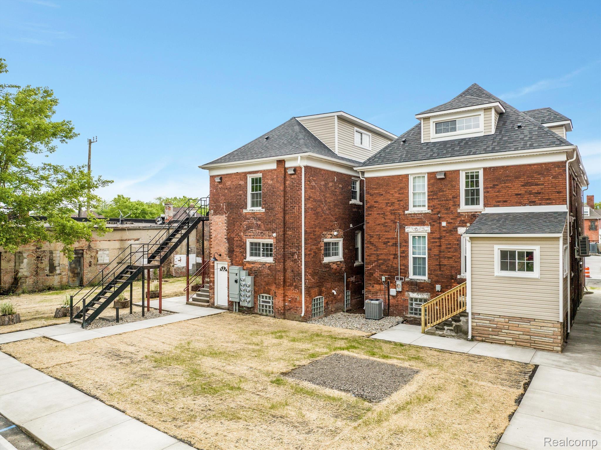 95 E Euclid St Unit: 104