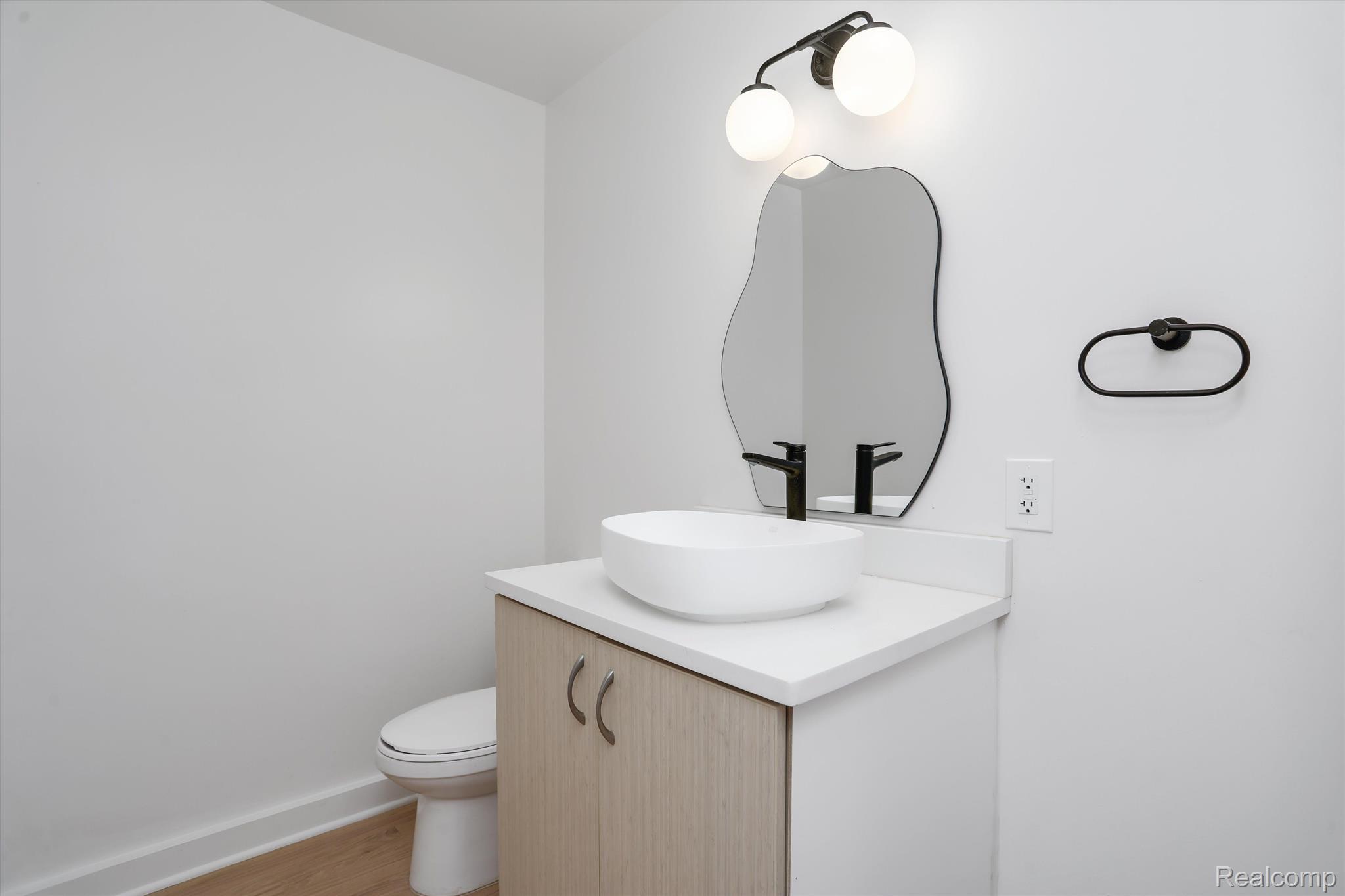 95 E Euclid St Unit: 201