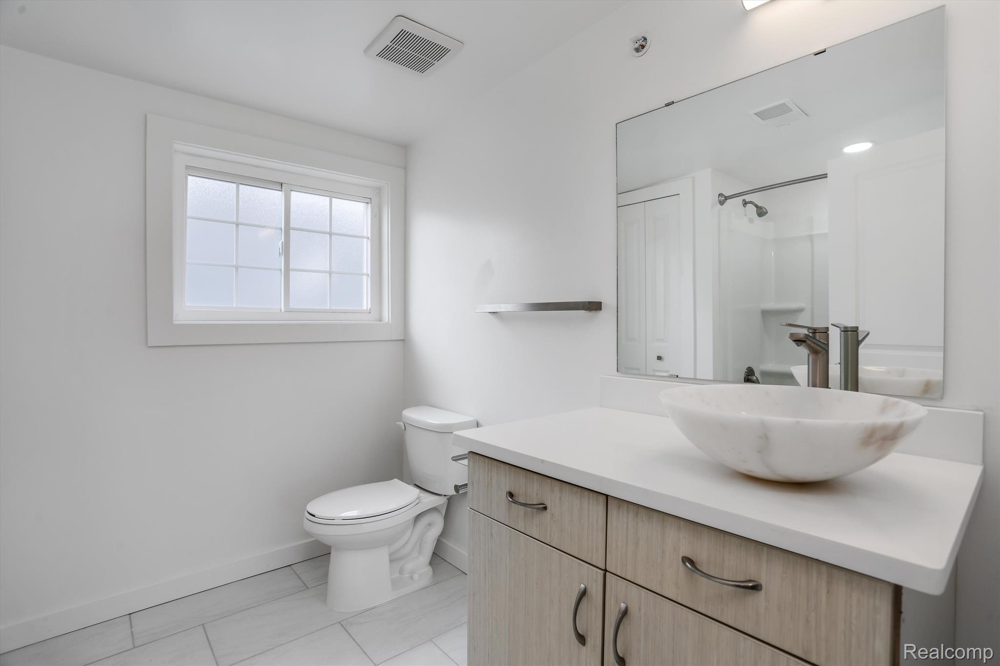 95 E Euclid St Unit: 201