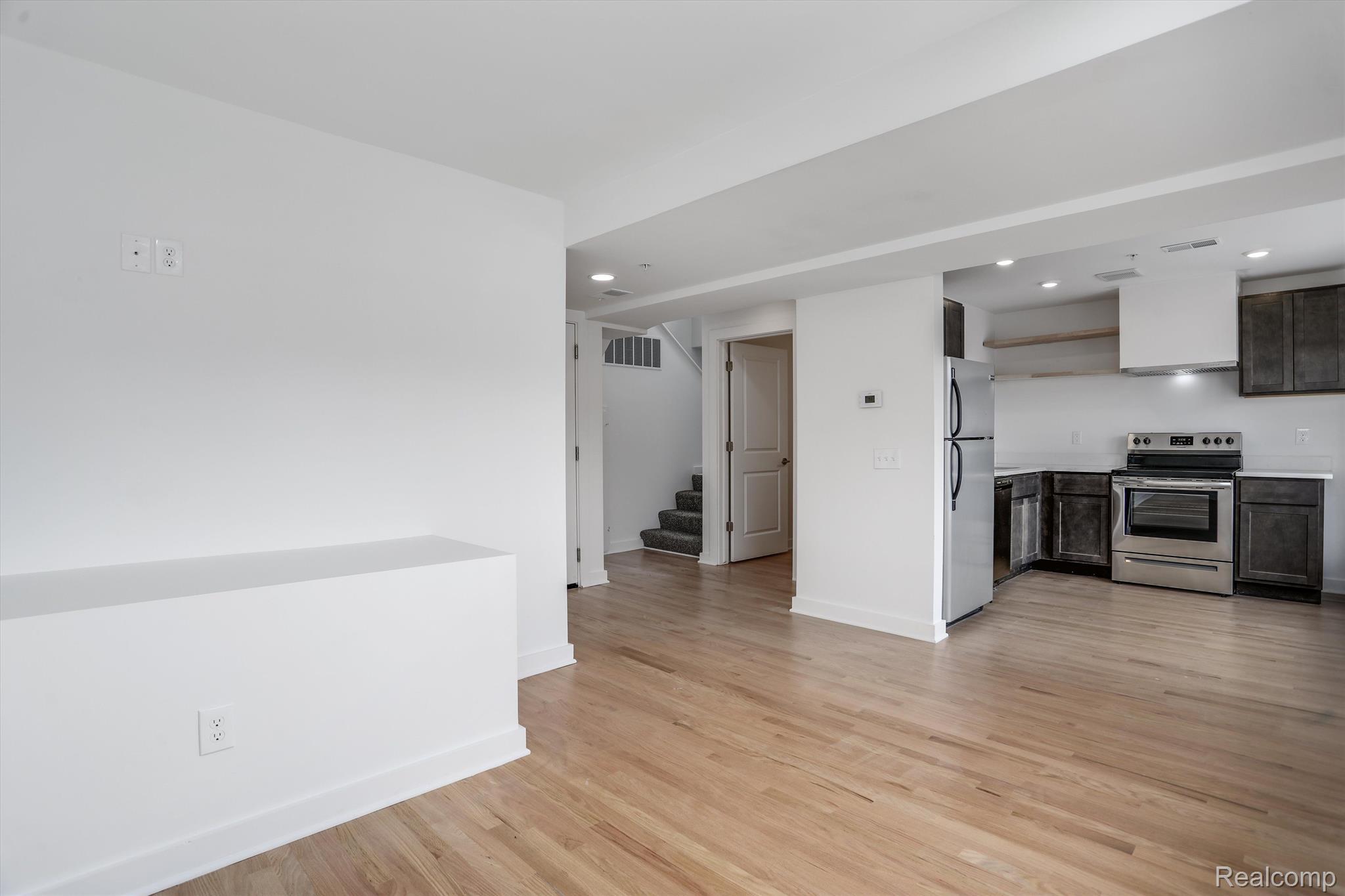 95 E Euclid St Unit: 201