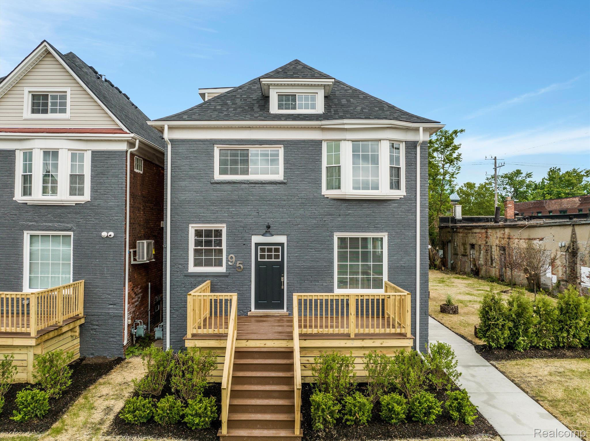 95 E Euclid St Unit: 201