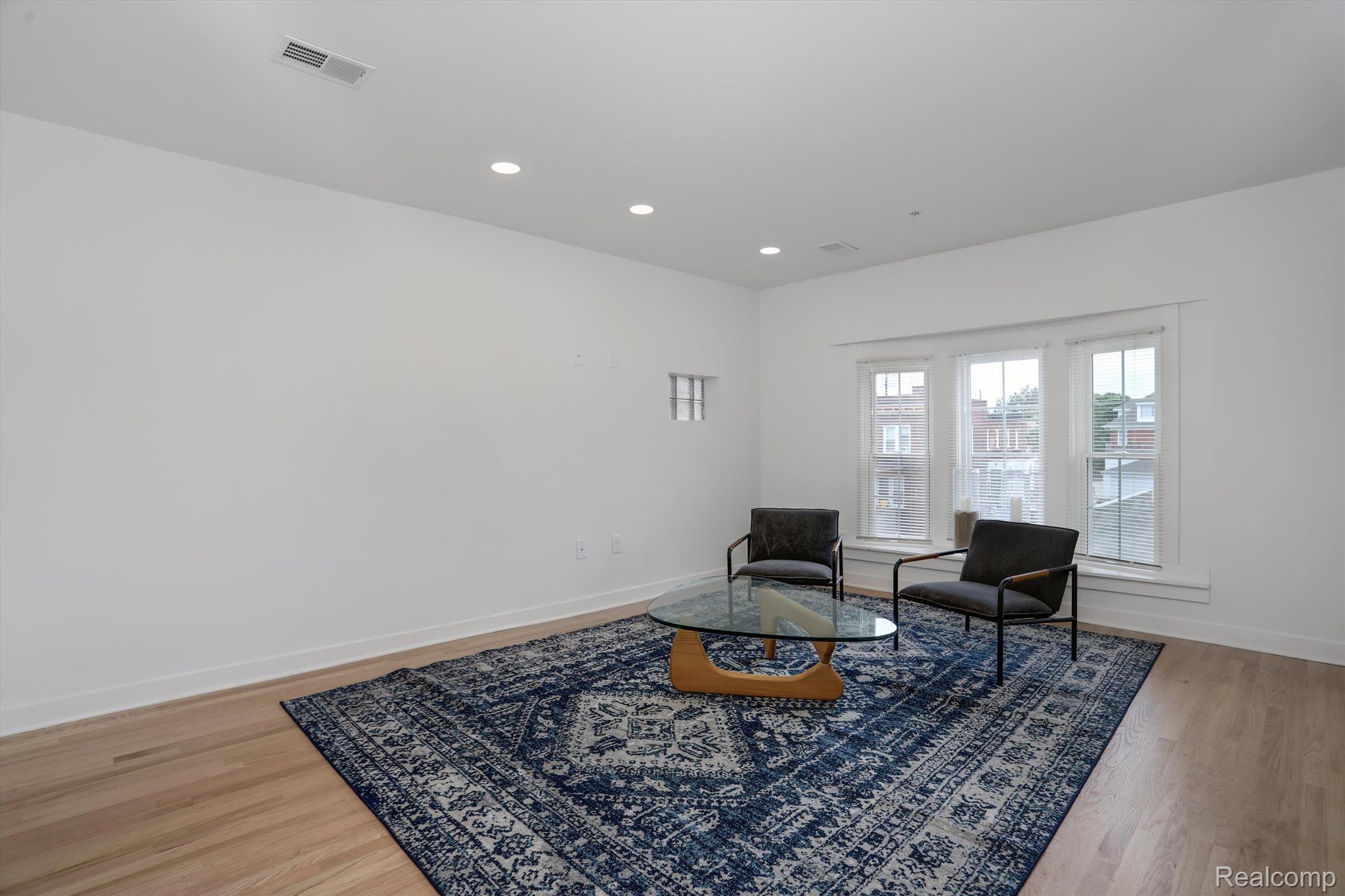 95 E Euclid St Unit: 204