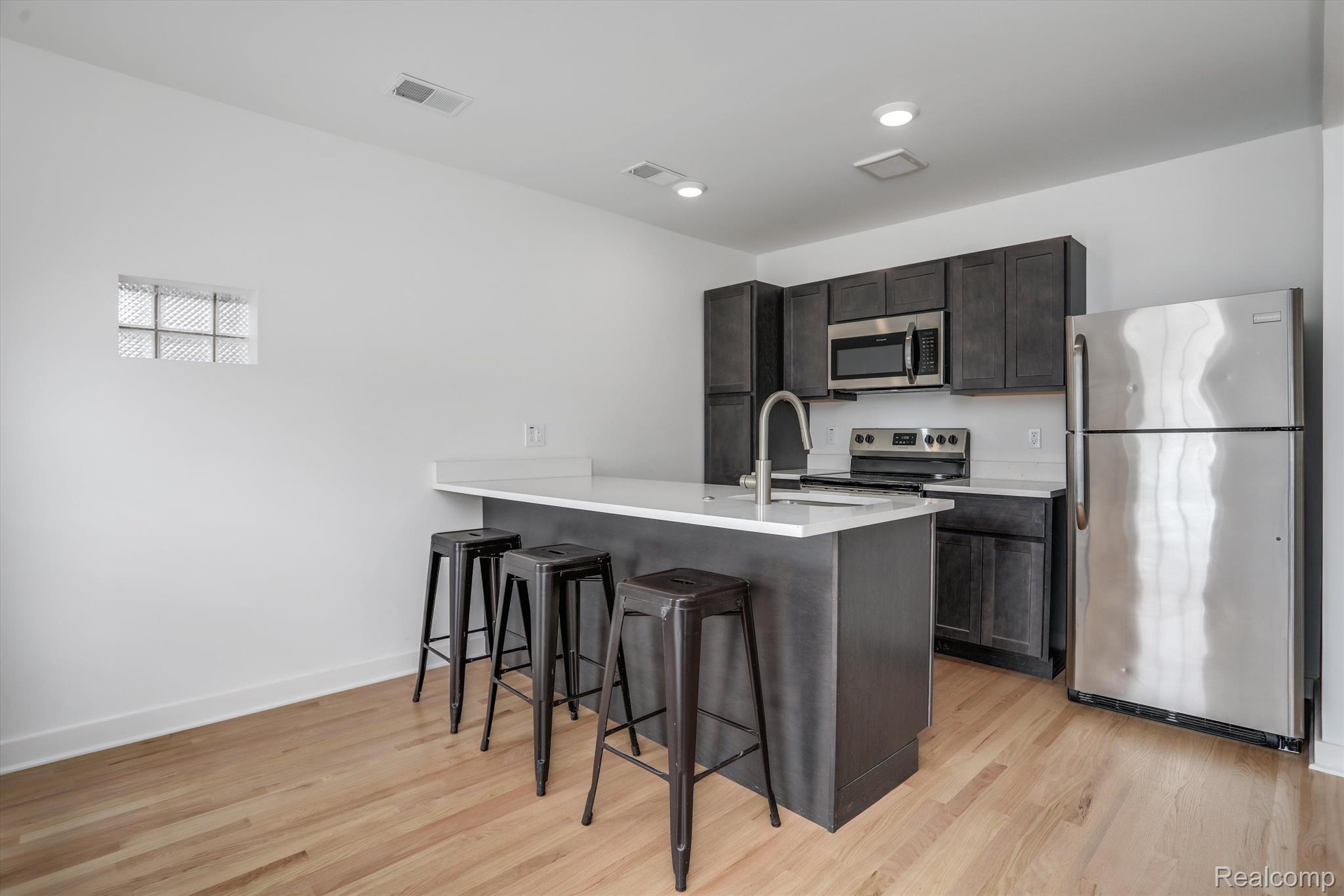 95 E Euclid St Unit: 204