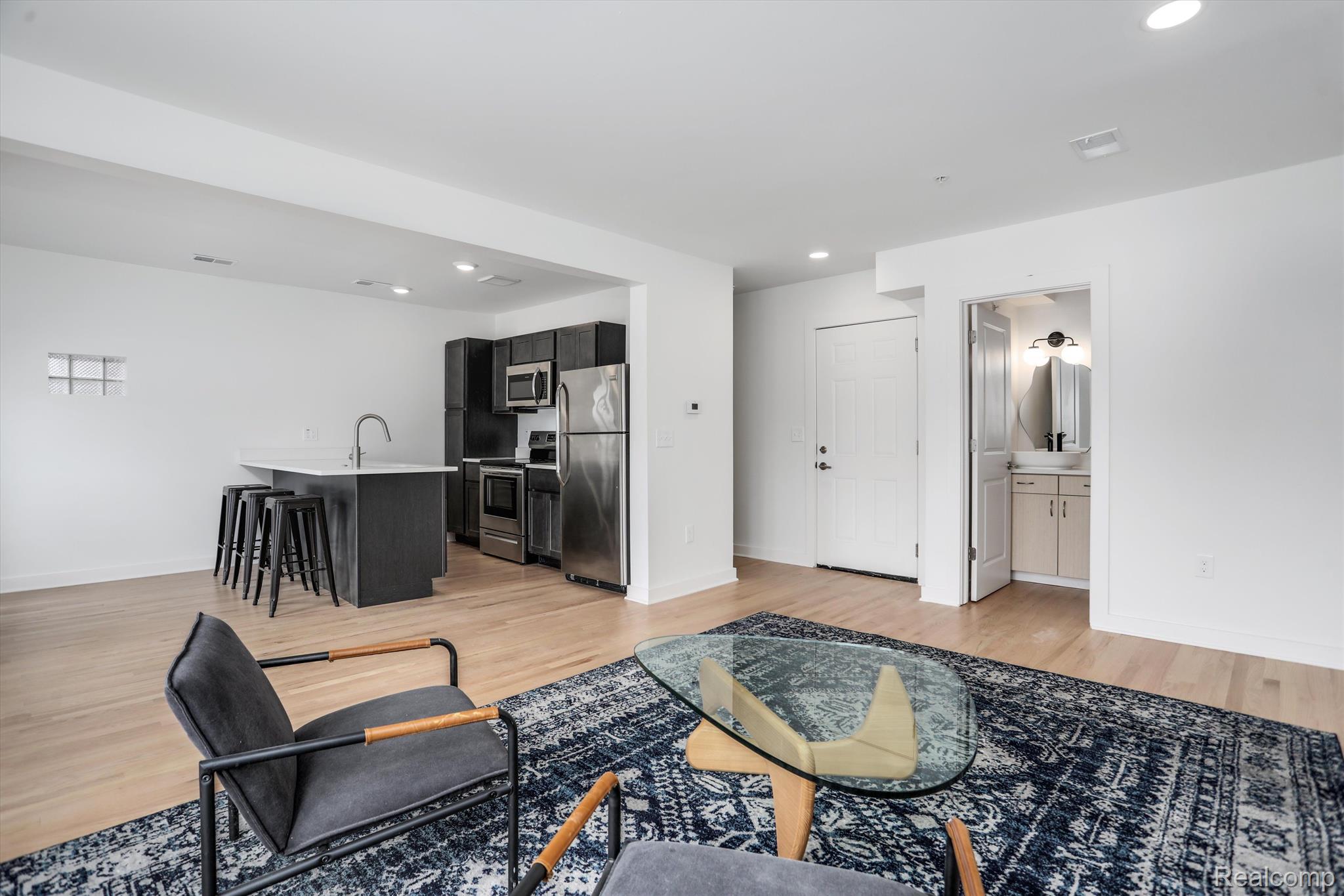 95 E Euclid St Unit: 204