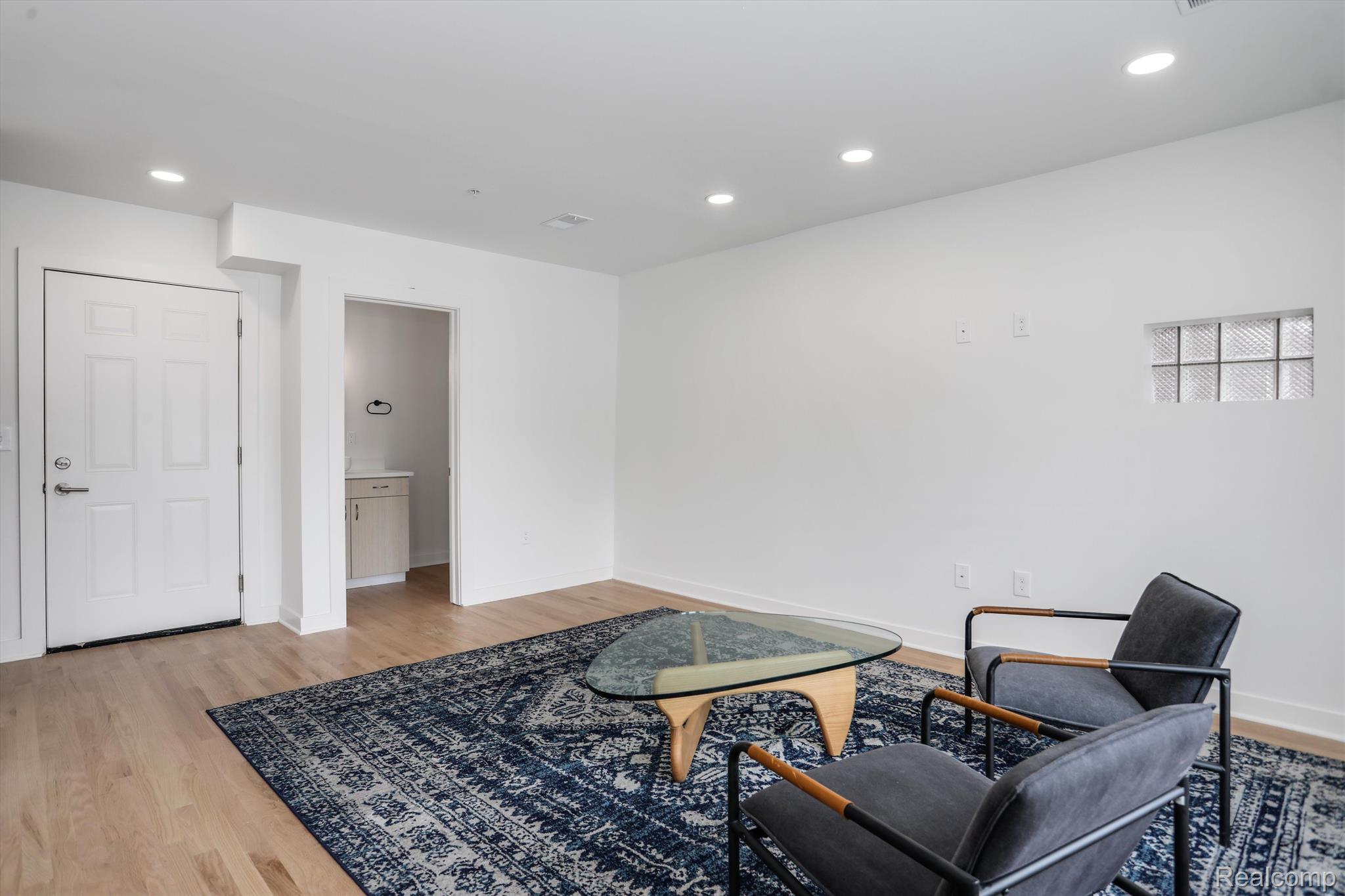 95 E Euclid St Unit: 204