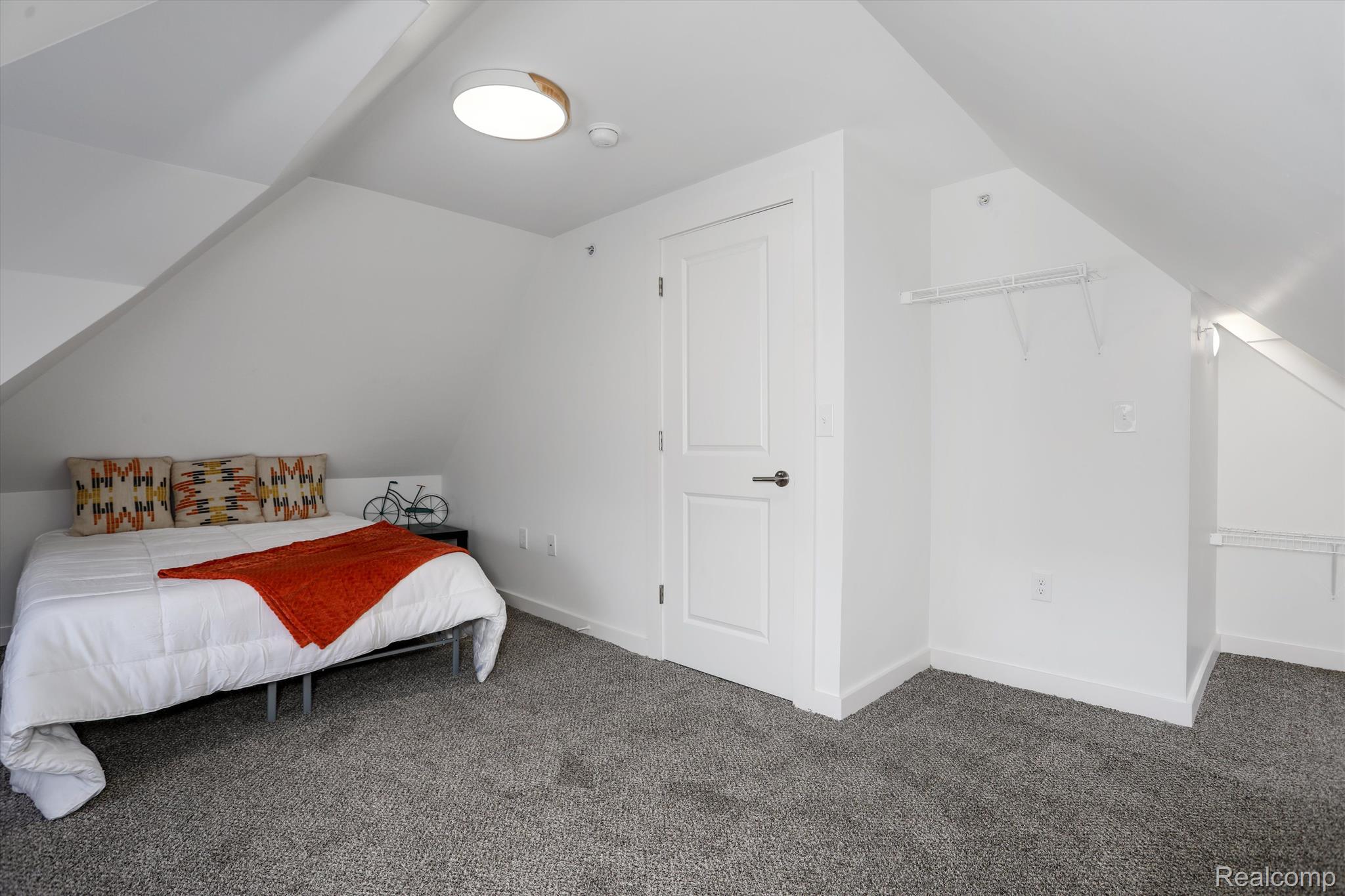 95 E Euclid St Unit: 204