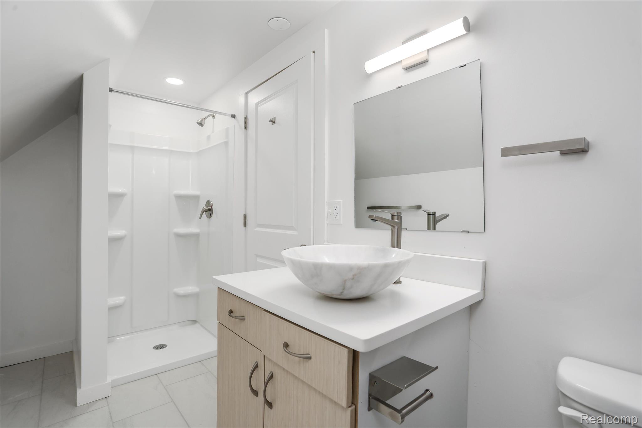 95 E Euclid St Unit: 204