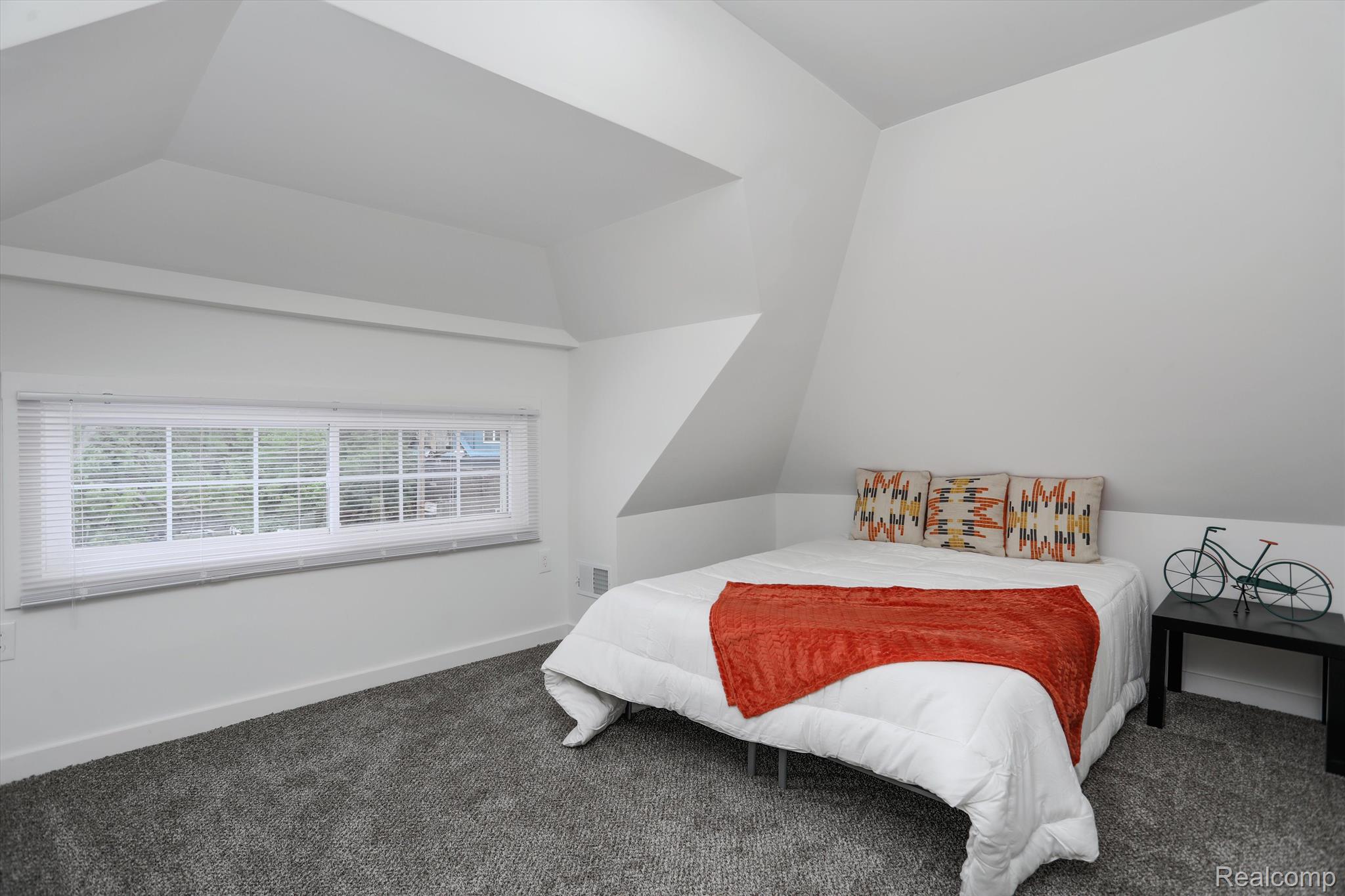 95 E Euclid St Unit: 204