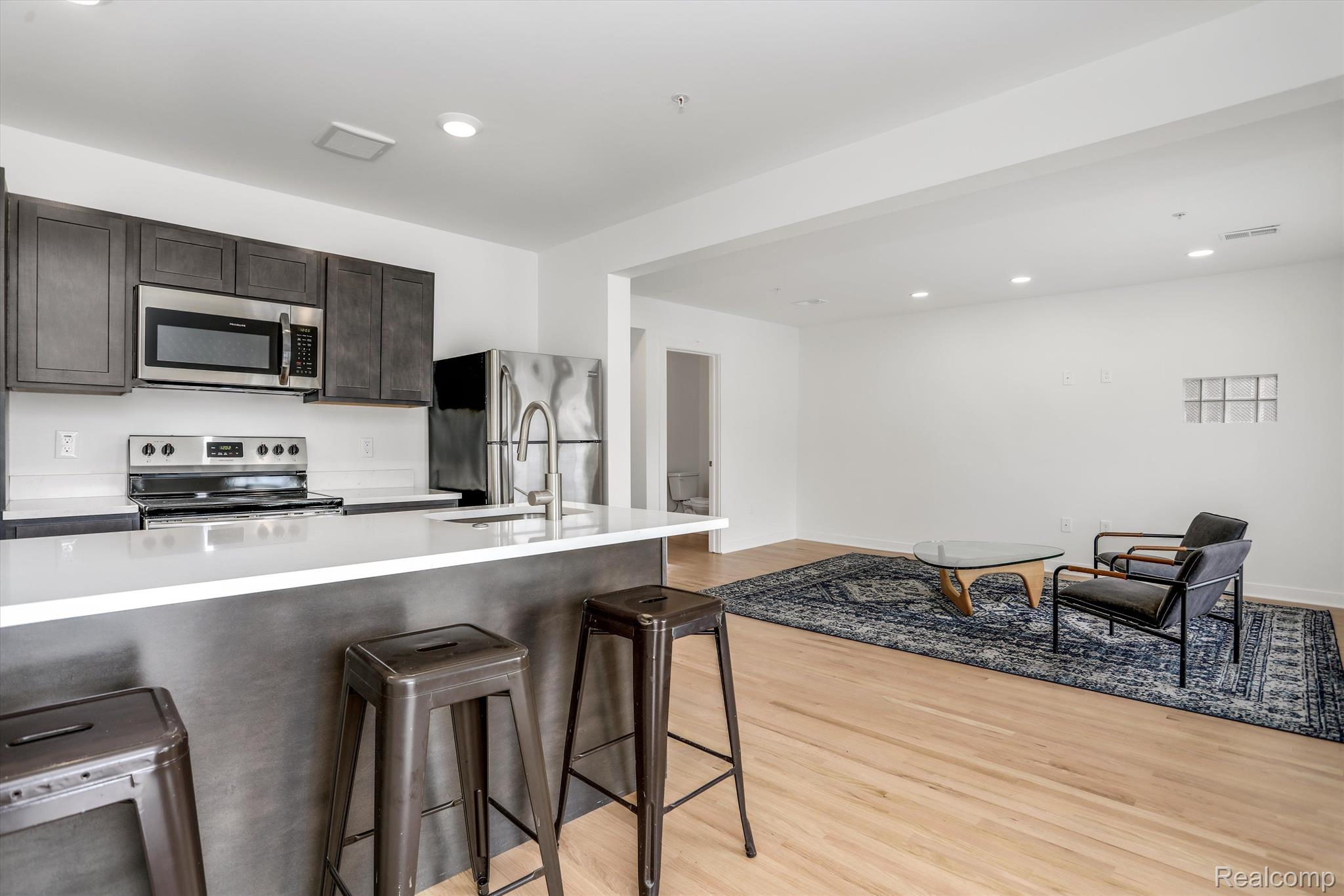 95 E Euclid St Unit: 204