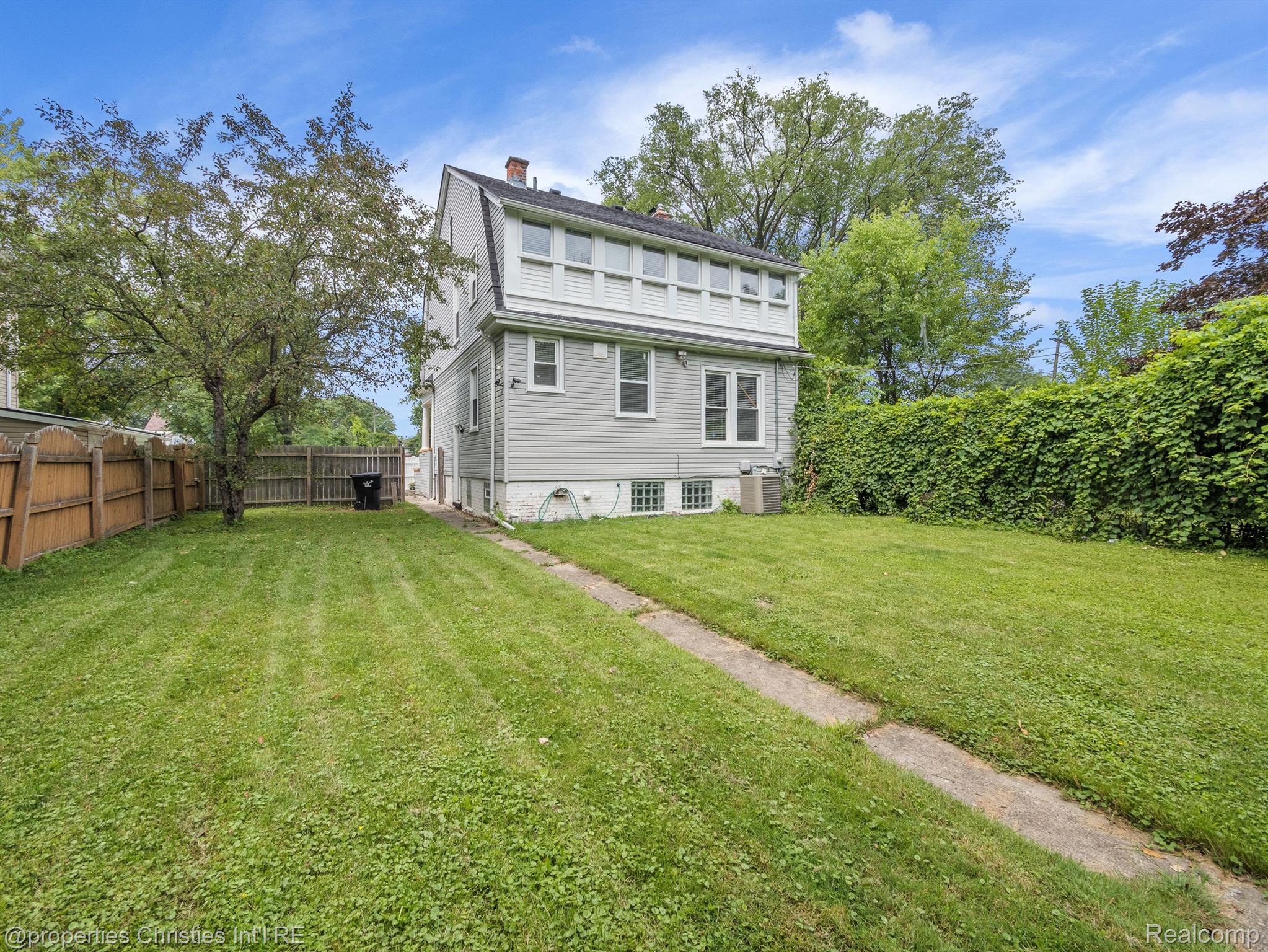 134 ENGLEWOOD Street