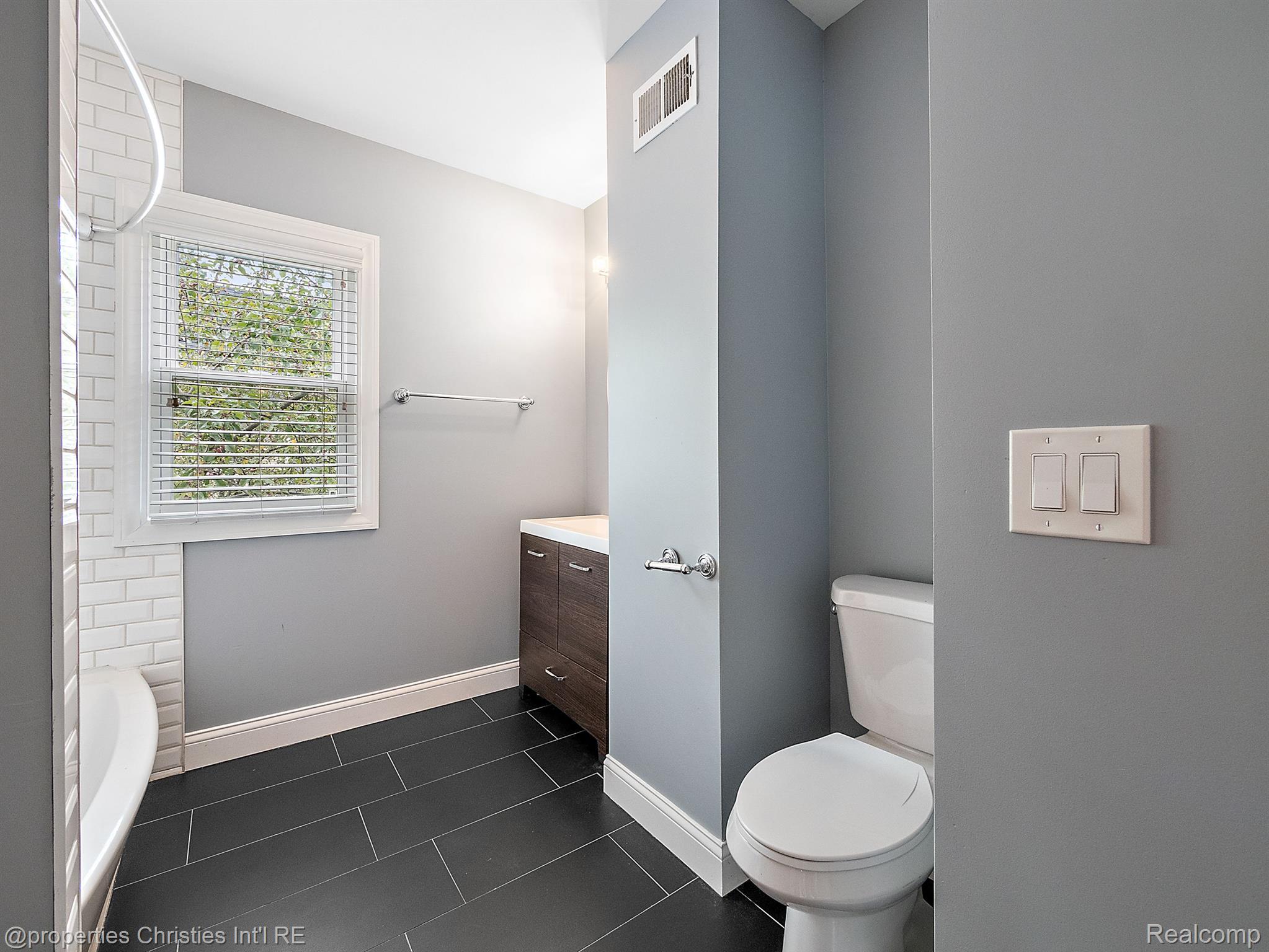 134 ENGLEWOOD Street