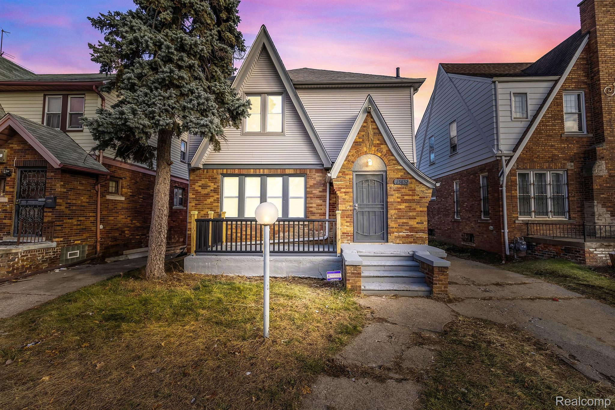 15832 WISCONSIN Street