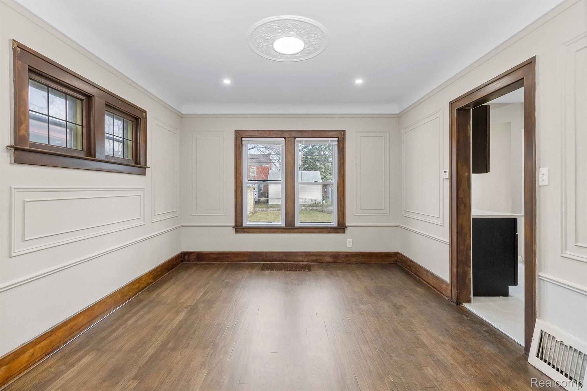 15832 WISCONSIN Street