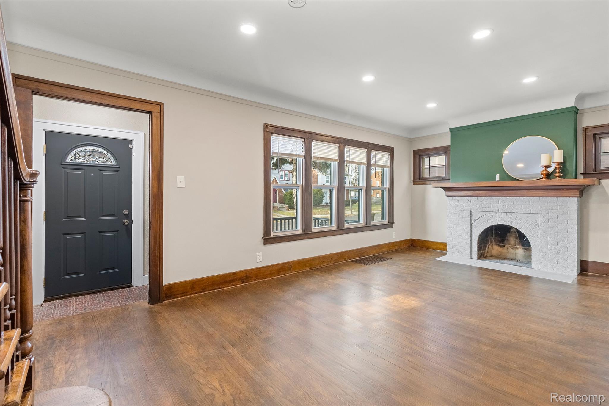 15832 WISCONSIN Street