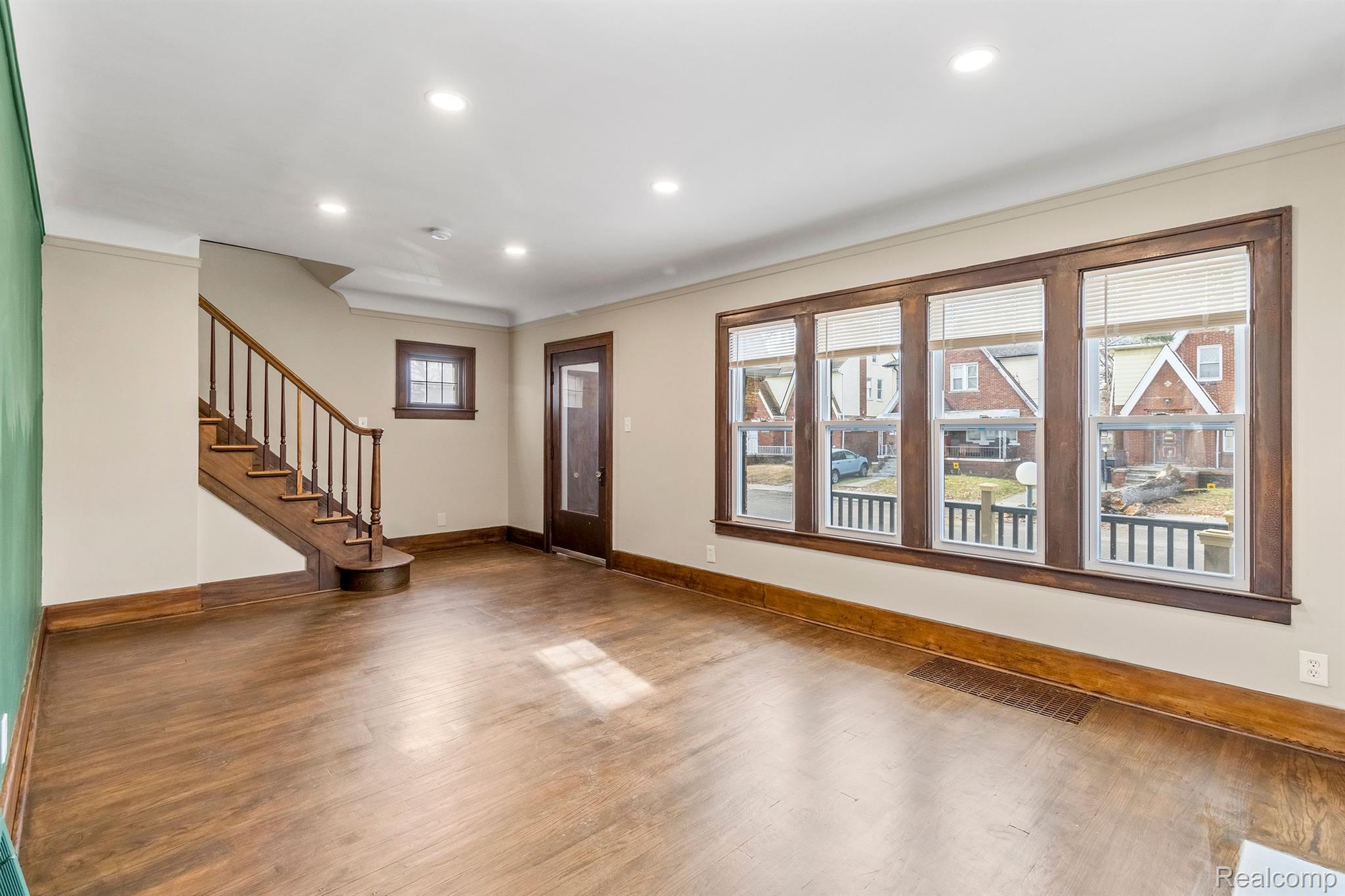 15832 WISCONSIN Street