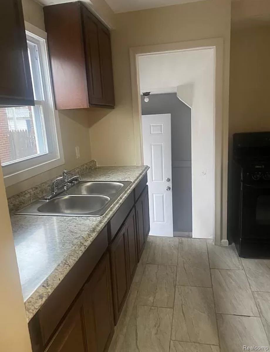 10389 SOMERSET Avenue