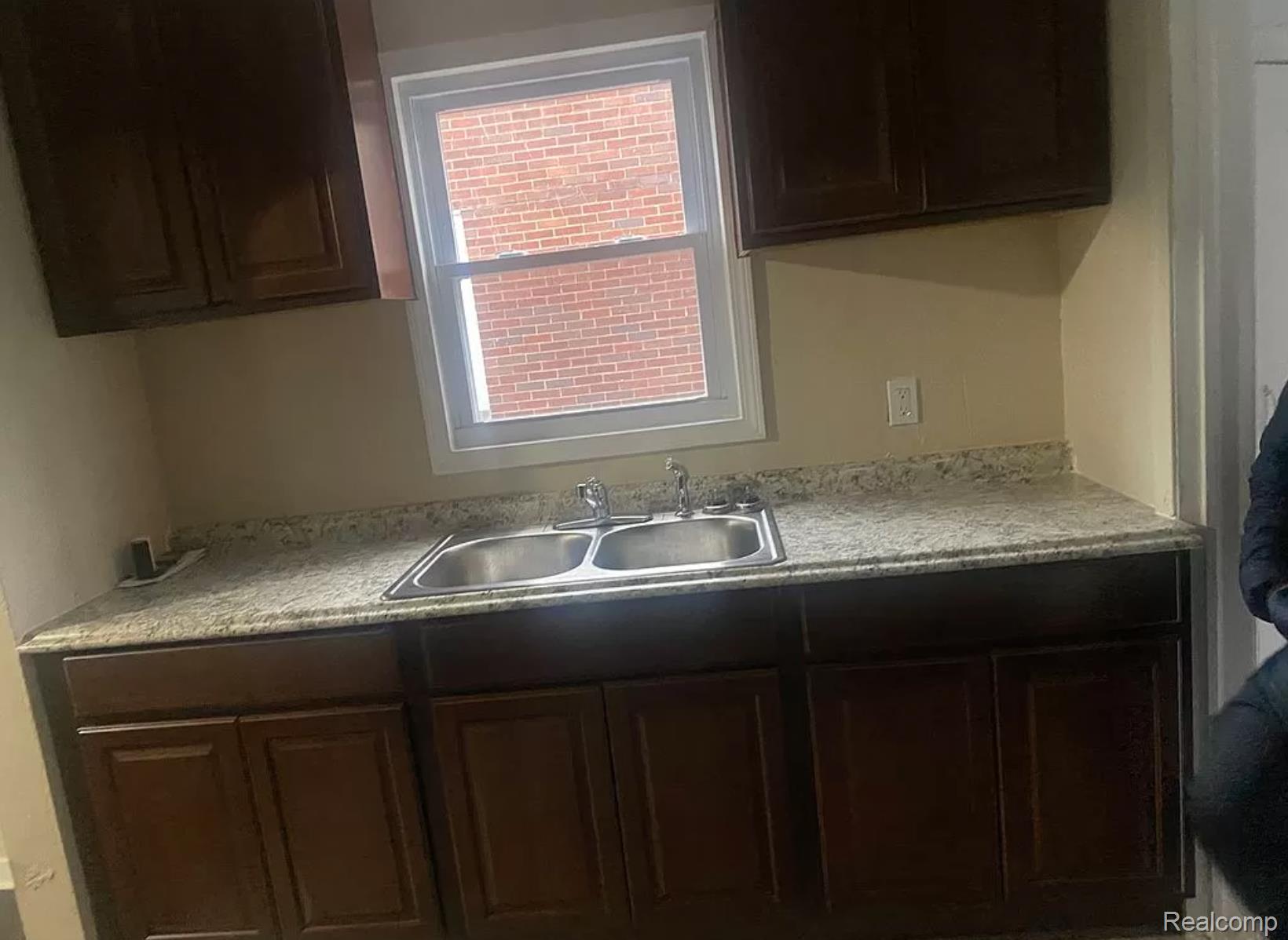 10389 SOMERSET Avenue