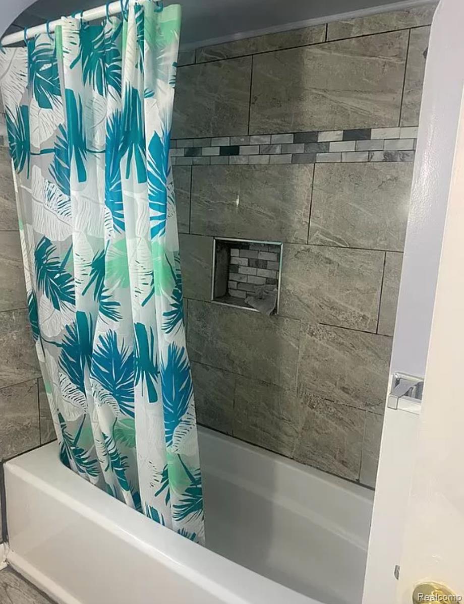 10389 SOMERSET Avenue