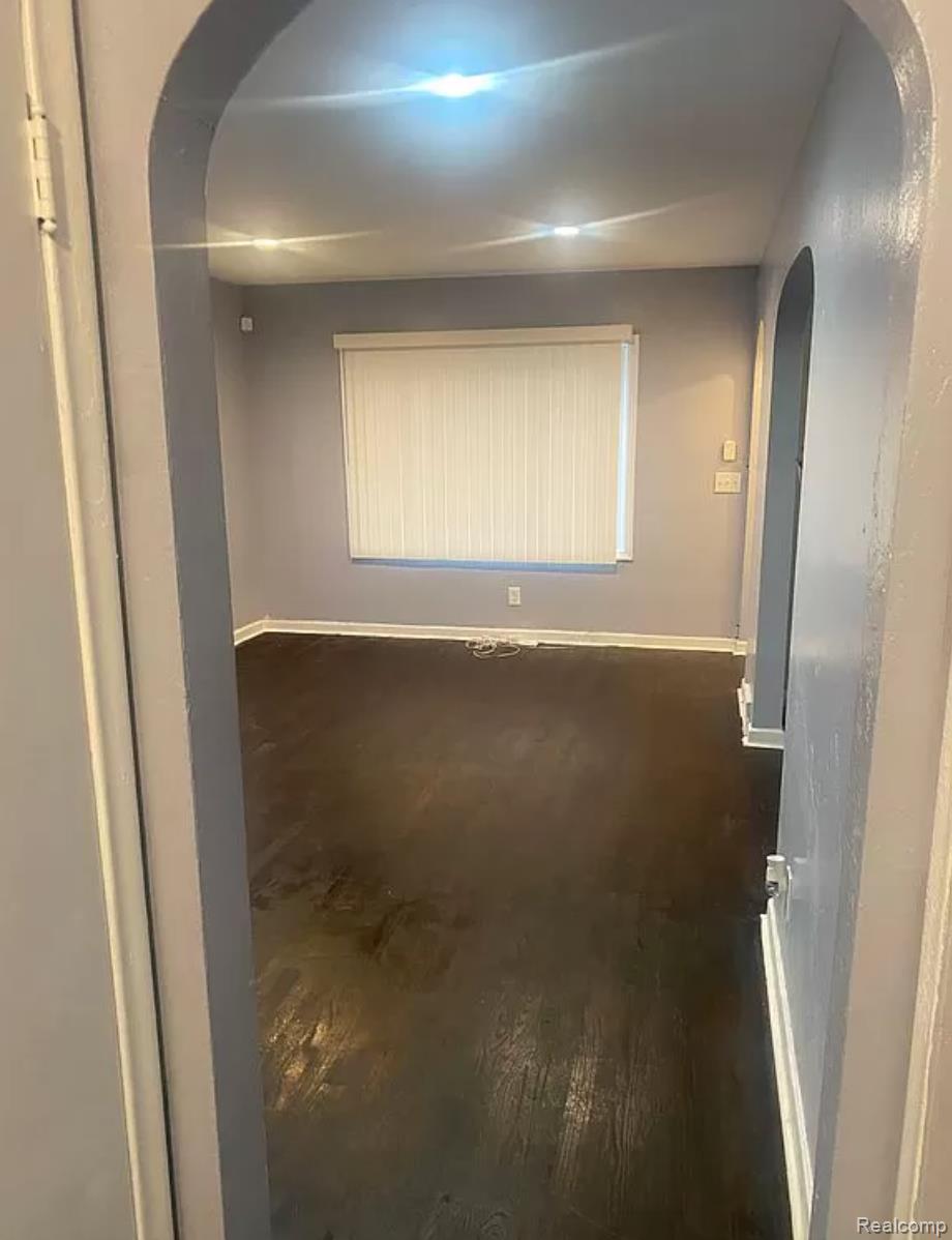 10389 SOMERSET Avenue