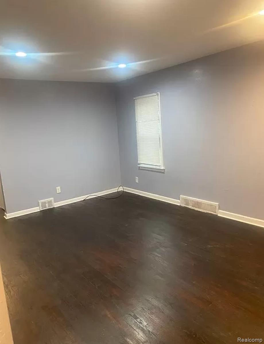 10389 SOMERSET Avenue